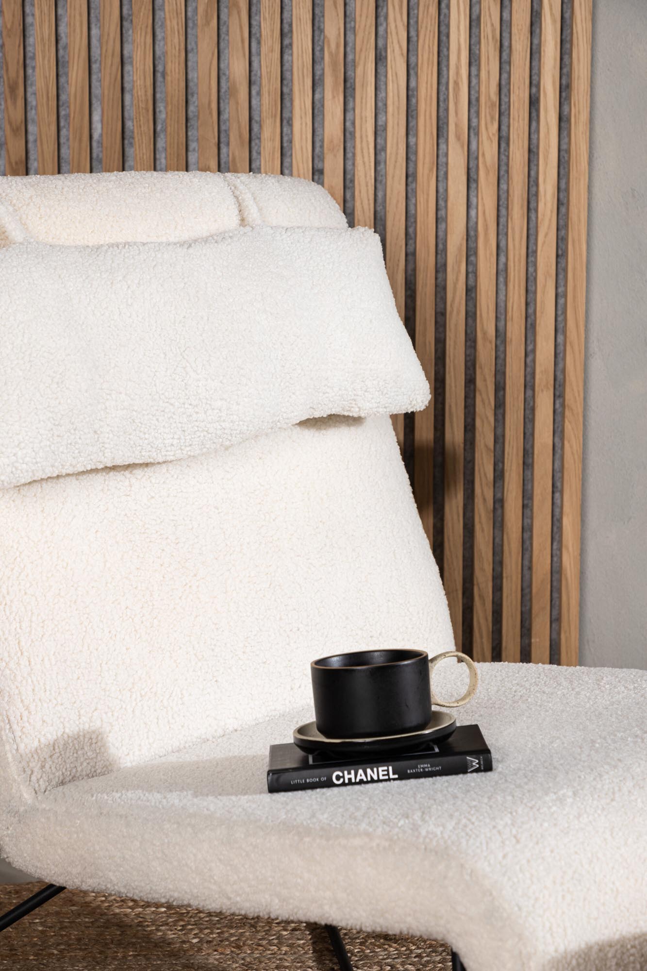 Eleganter Laconia Sessel von Venture Home: Hochwertige Verarbeitung, skandinavisches Design und optimaler Komfort für Ihr Zuhause.