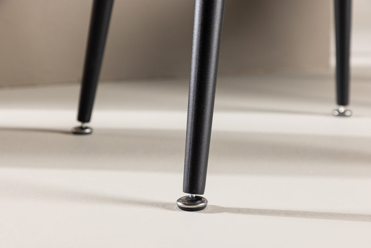Plaza Kindertisch in Schwarz präsentiert im Onlineshop von KAQTU Design AG. Esstisch ist von Venture Home