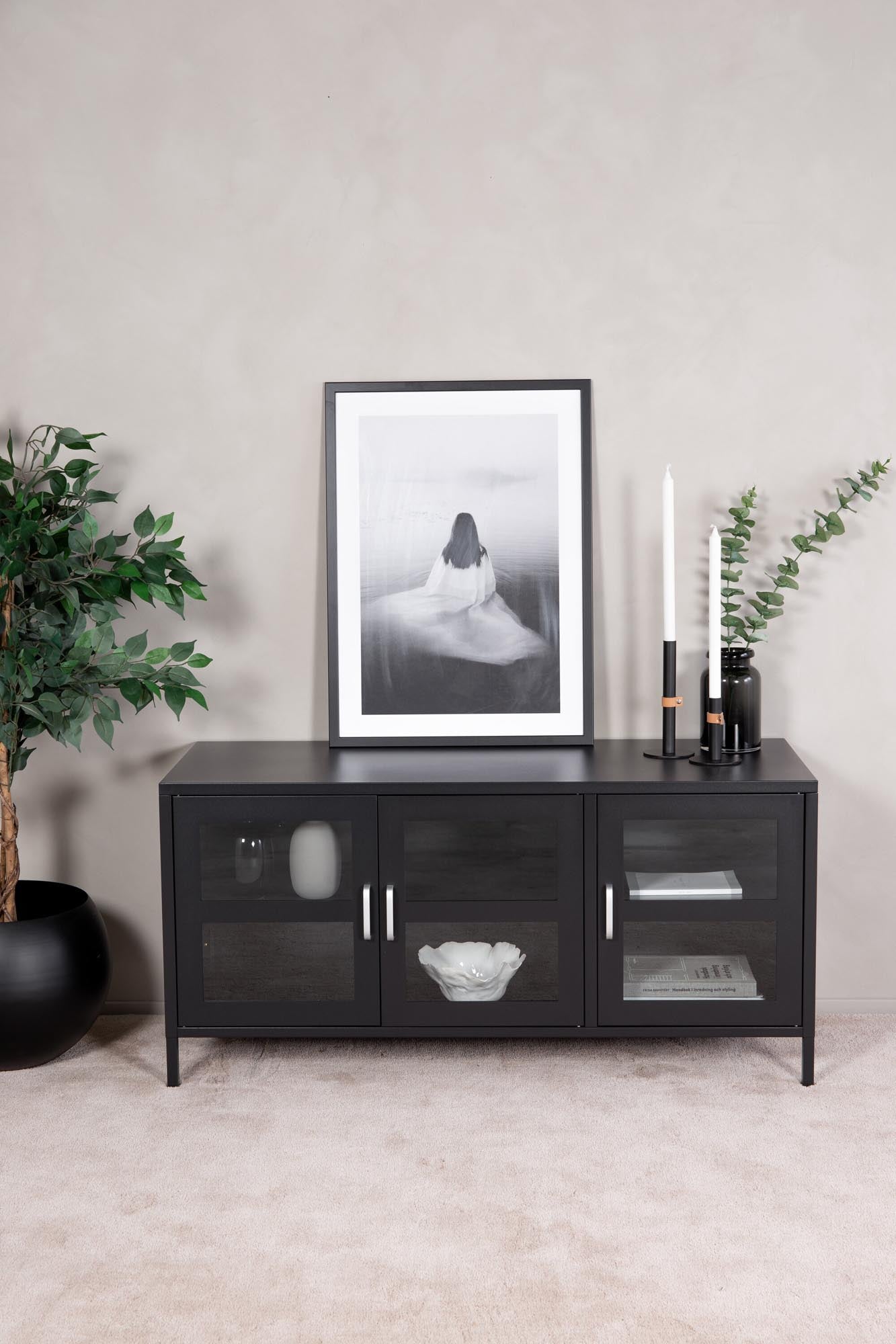 Entdecken Sie die Acero TV-Kommode von Venture Home: Robuste Eleganz aus Stahl, ideal für modernes Wohnen. Praktisch und stilvoll zugleich!