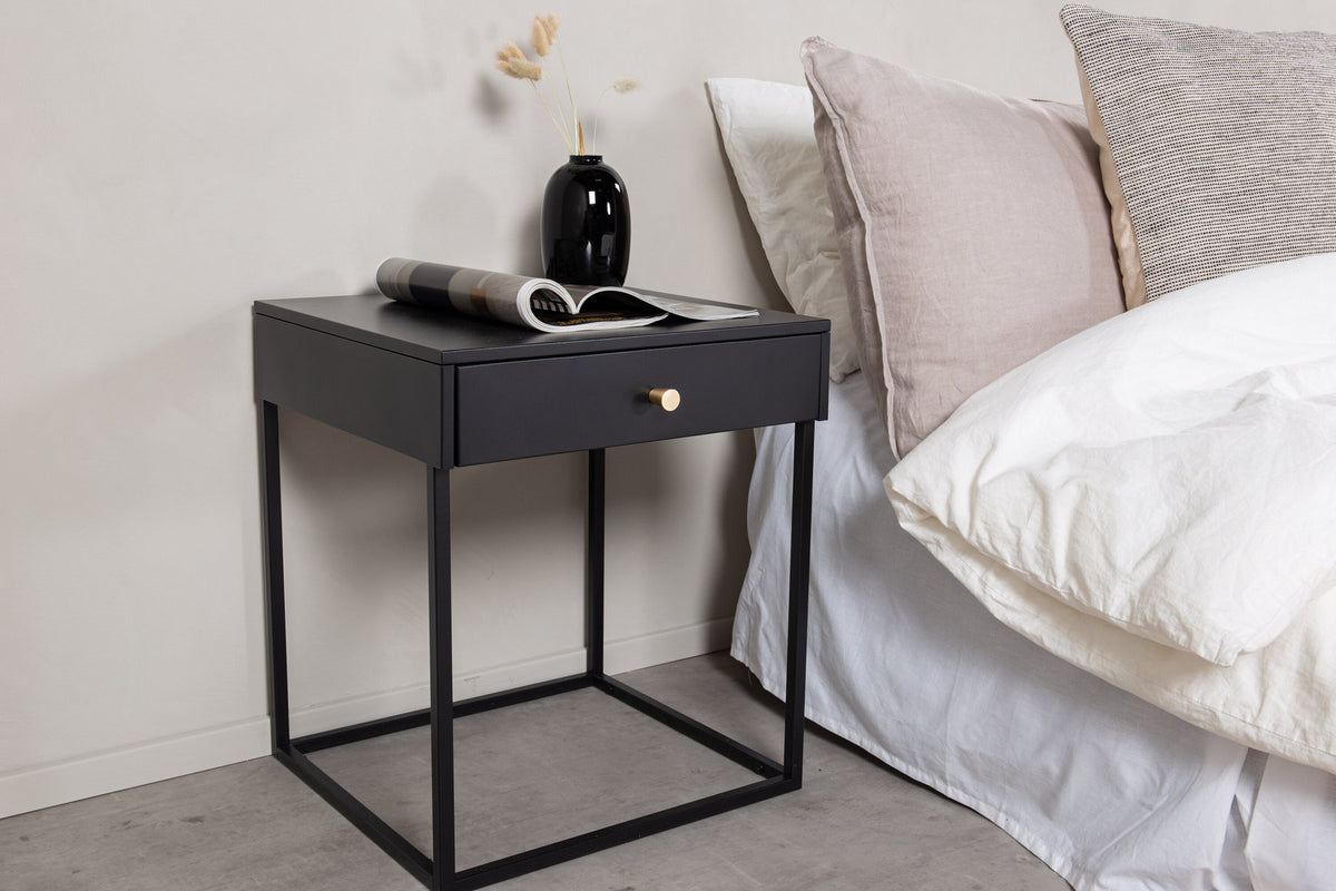 Bakal Nachttisch in Schwarz präsentiert im Onlineshop von KAQTU Design AG. Nachttisch ist von Venture Home
