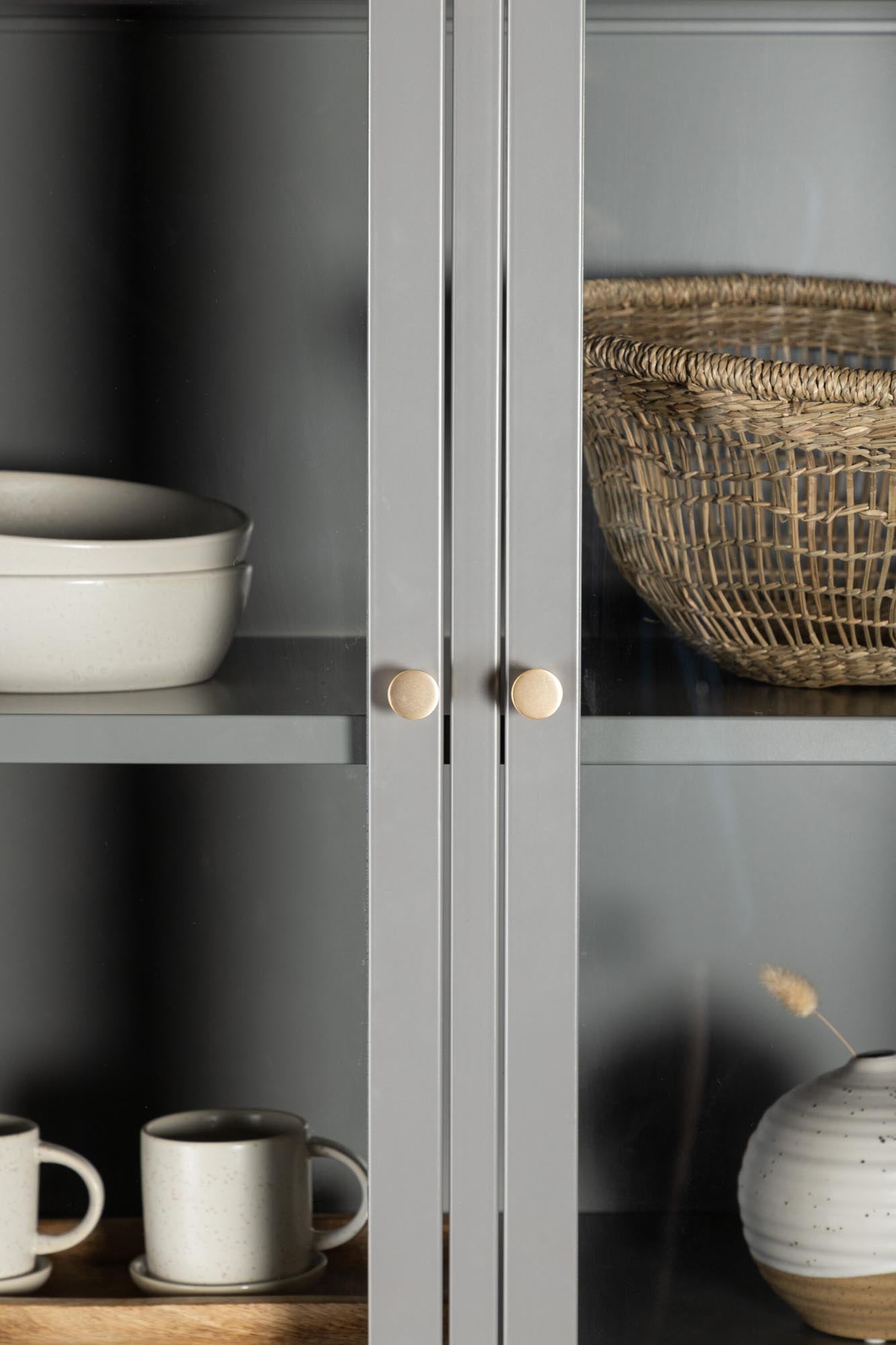 Modernes Will Regal von Venture Home für vielseitige Einrichtungsideen.