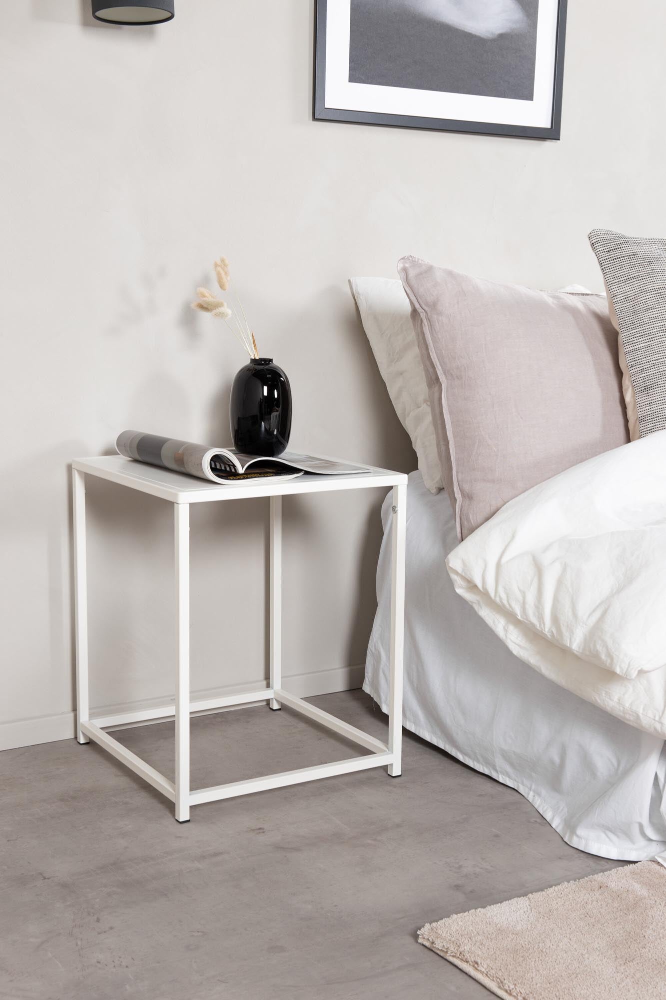 Moderner Staal Beistelltisch von Venture Home: Hochwertiger Stahl, vielseitig einsetzbar und ideal für jedes Wohnambiente.