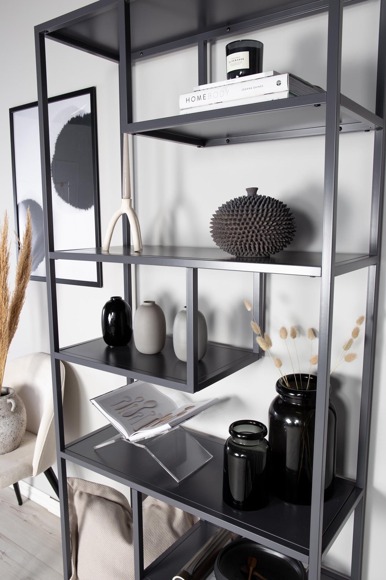 Staal Bücherregal von Venture Home: Funktionalität trifft auf Design.