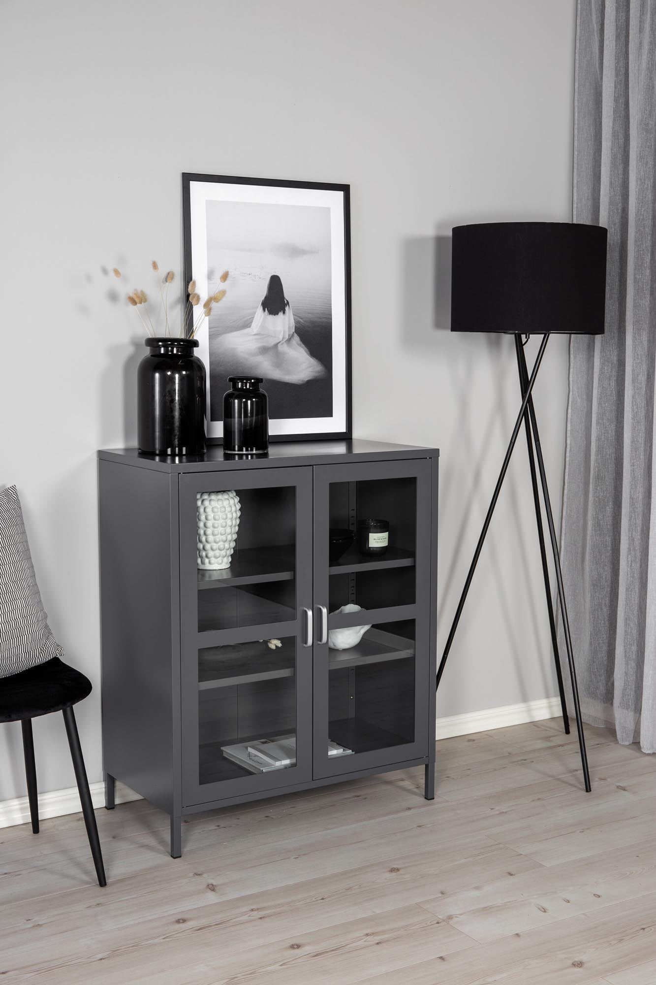 Modernes Acero Cabinet von Venture Home für kreative Raumlösungen.