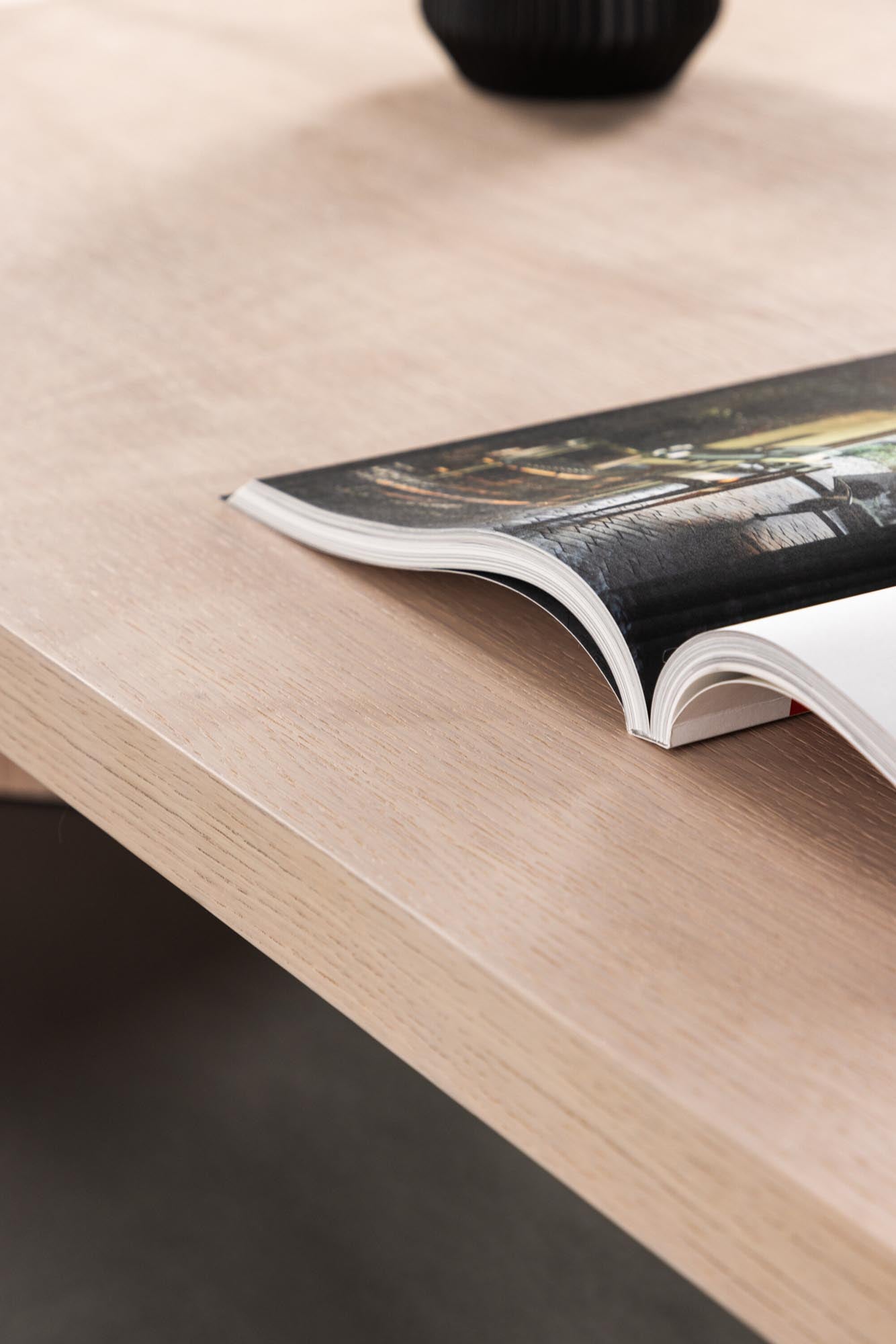 Bassholmen Coffee Tisch: Skandinavische Eleganz für Ihr Wohnzimmer.