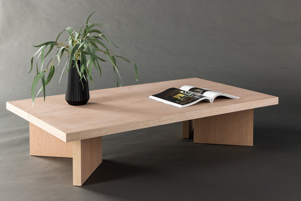 Bassholmen Coffee Tisch in Tünchen präsentiert im Onlineshop von KAQTU Design AG. Beistelltisch ist von Vind