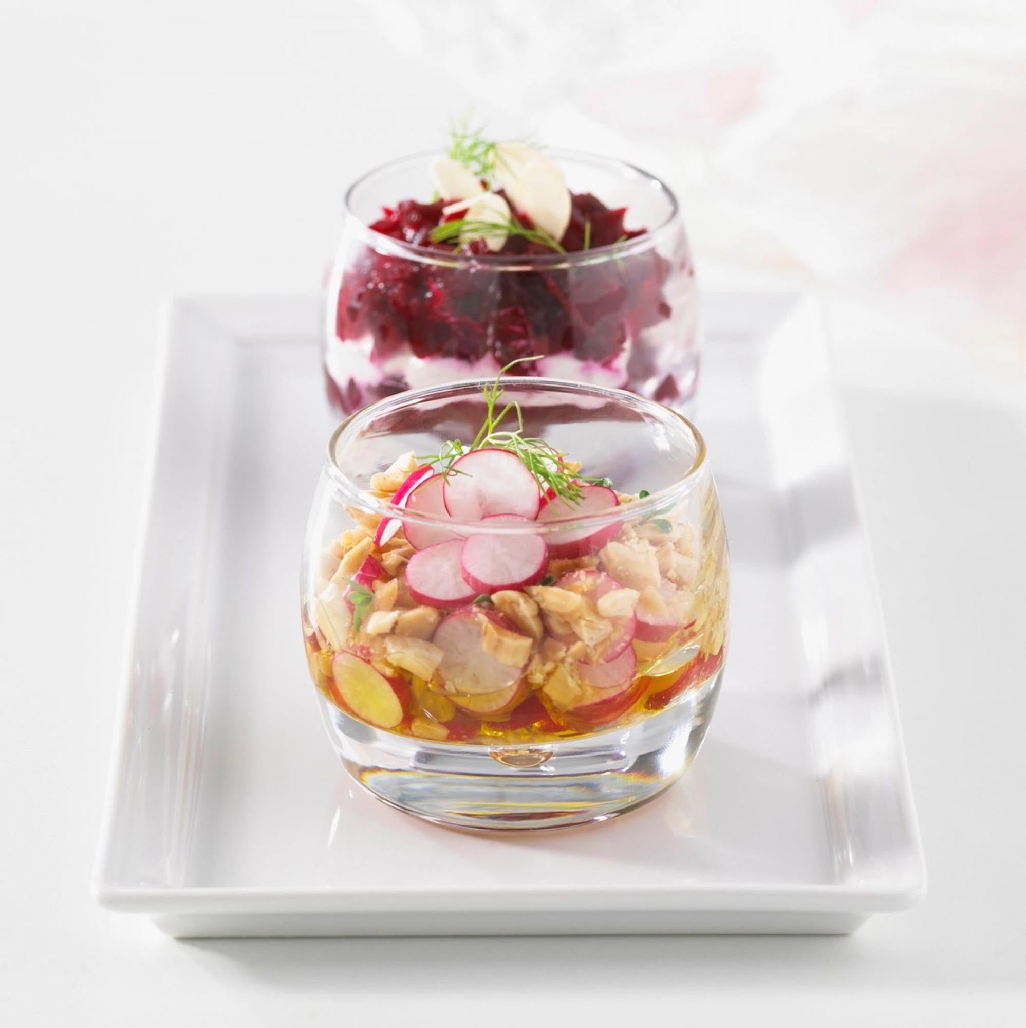 Entdecken Sie die elegante, rechteckige Porzellanplatte von Revol (26x13x2 cm) – perfekt für stilvolle Anlässe und vielseitige Speisenpräsentationen.