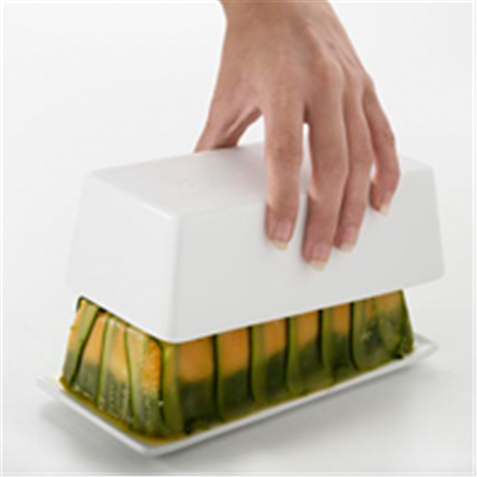 Elegante weisse Terrine von Revol, 24x11x7 cm, aus langlebigem Porzellan. Ideal für Suppen und Eintöpfe, stilvoll und funktional.