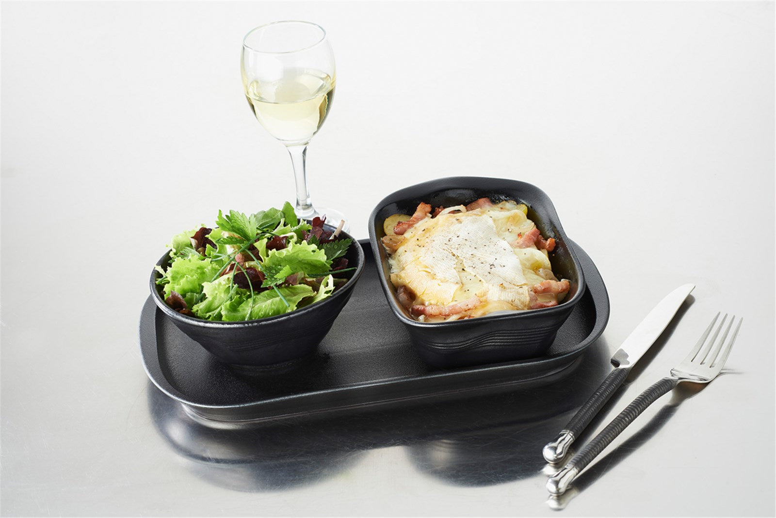 Revol Fleischplatte 32x21 cm: Zeitlose schwarze Servierkunst.