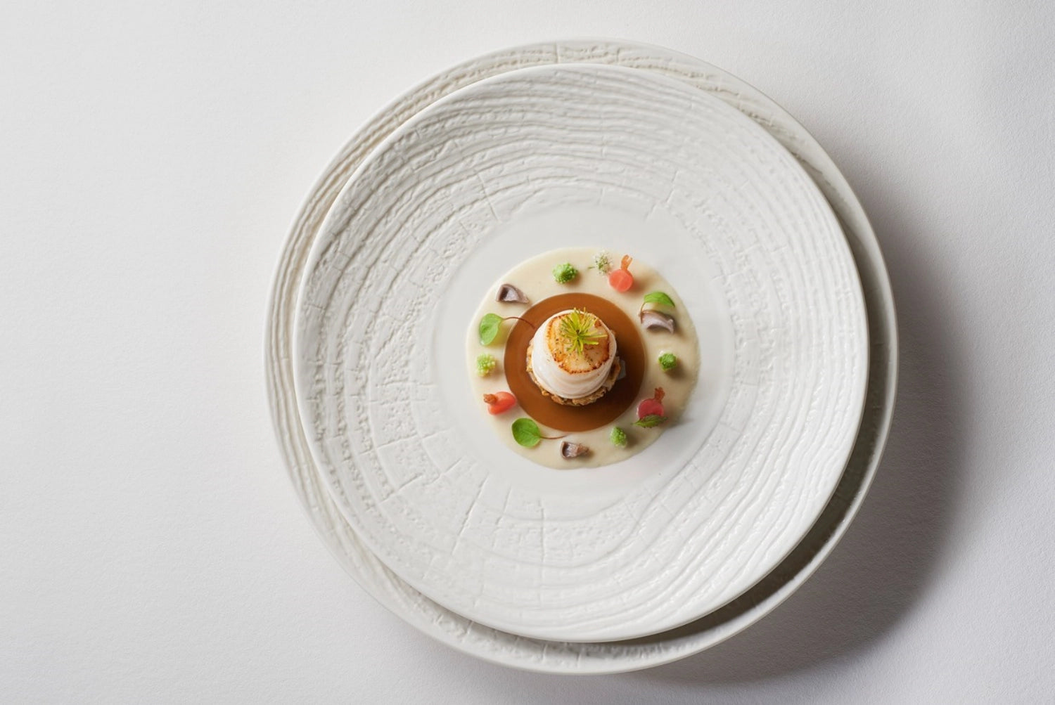 Medral plate round, H: 3.4 cm, Ø 28.3 cm, ivory