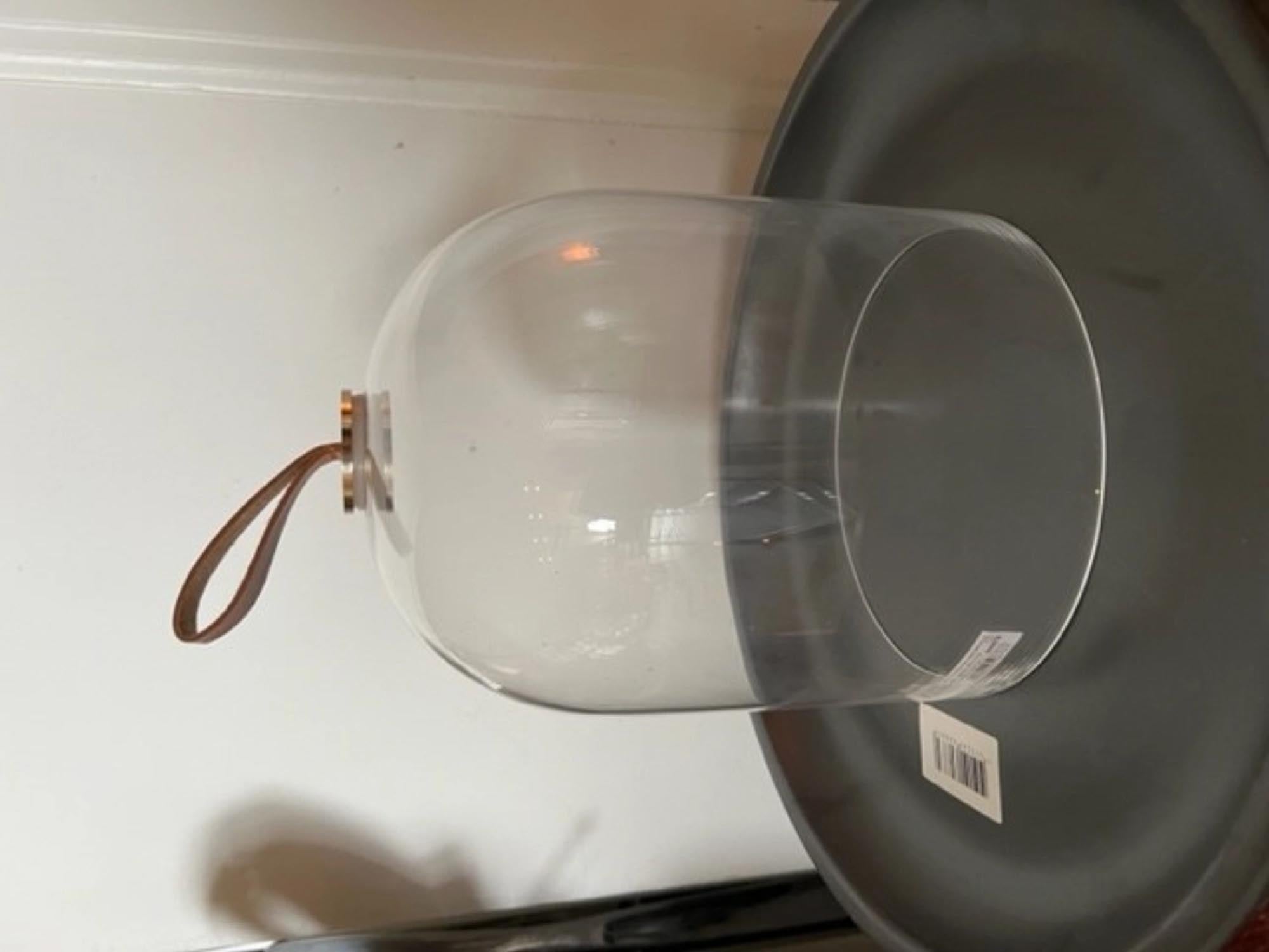 Elegante Glasglocke von Revol, H: 21 cm, Ø 18 cm, aus klarem, robustem Glas. Ideal für die stilvolle Präsentation von Speisen und einfache Reinigung.