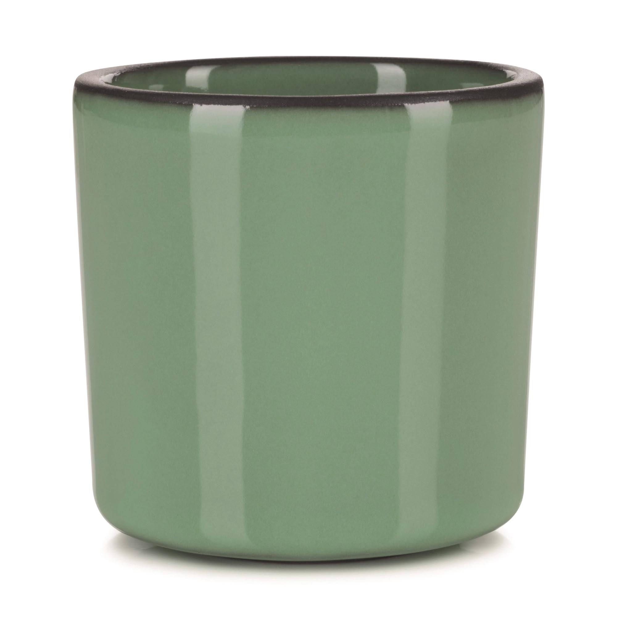 Stilvolle 8cl Espressotasse von Revol: Perfekte Balance aus Form und Funktion.