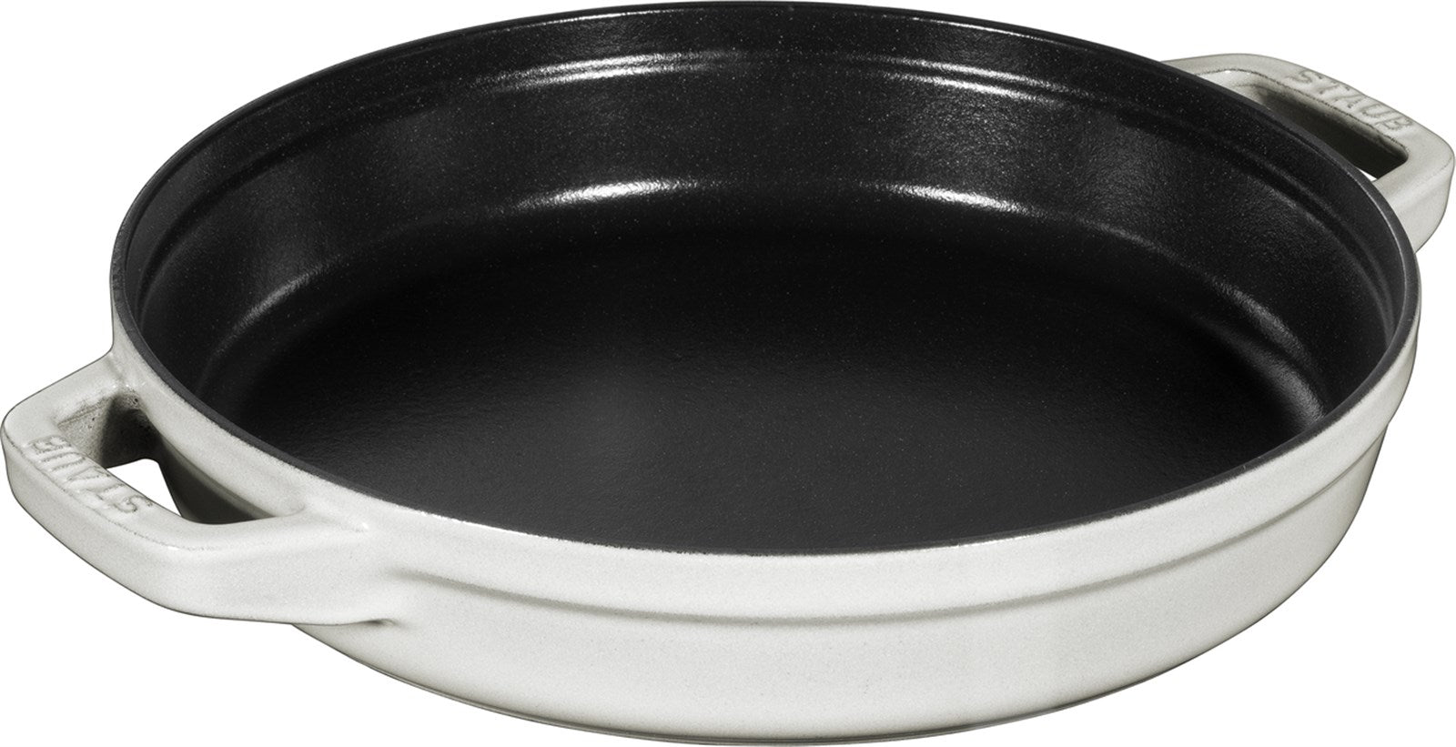 Vielseitige Cocotte 24 cm in Weisser Trüffel von Staub. Platzsparend, aus Gusseisen, für optimale Aromen und stilvolles Servieren.