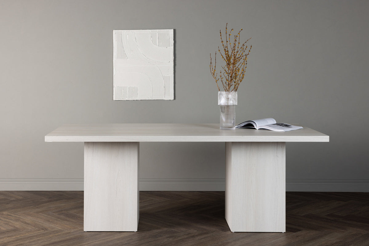 Olga Esstisch in Weiss präsentiert im Onlineshop von KAQTU Design AG. Esstisch ist von Venture Home