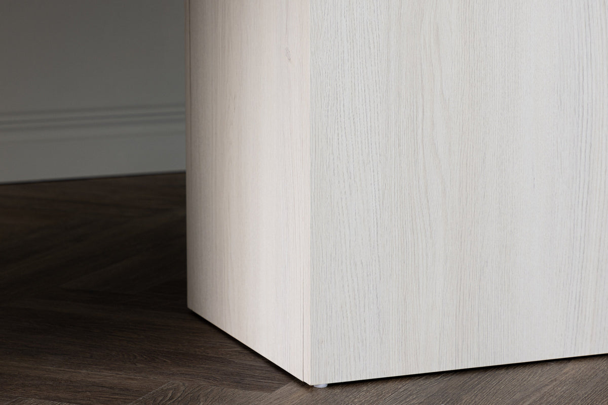 Olga Esstisch in Weiss präsentiert im Onlineshop von KAQTU Design AG. Esstisch ist von Venture Home