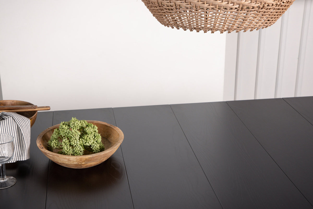 Astrid Tisch in Schwarz präsentiert im Onlineshop von KAQTU Design AG. Esstisch ist von Venture Home