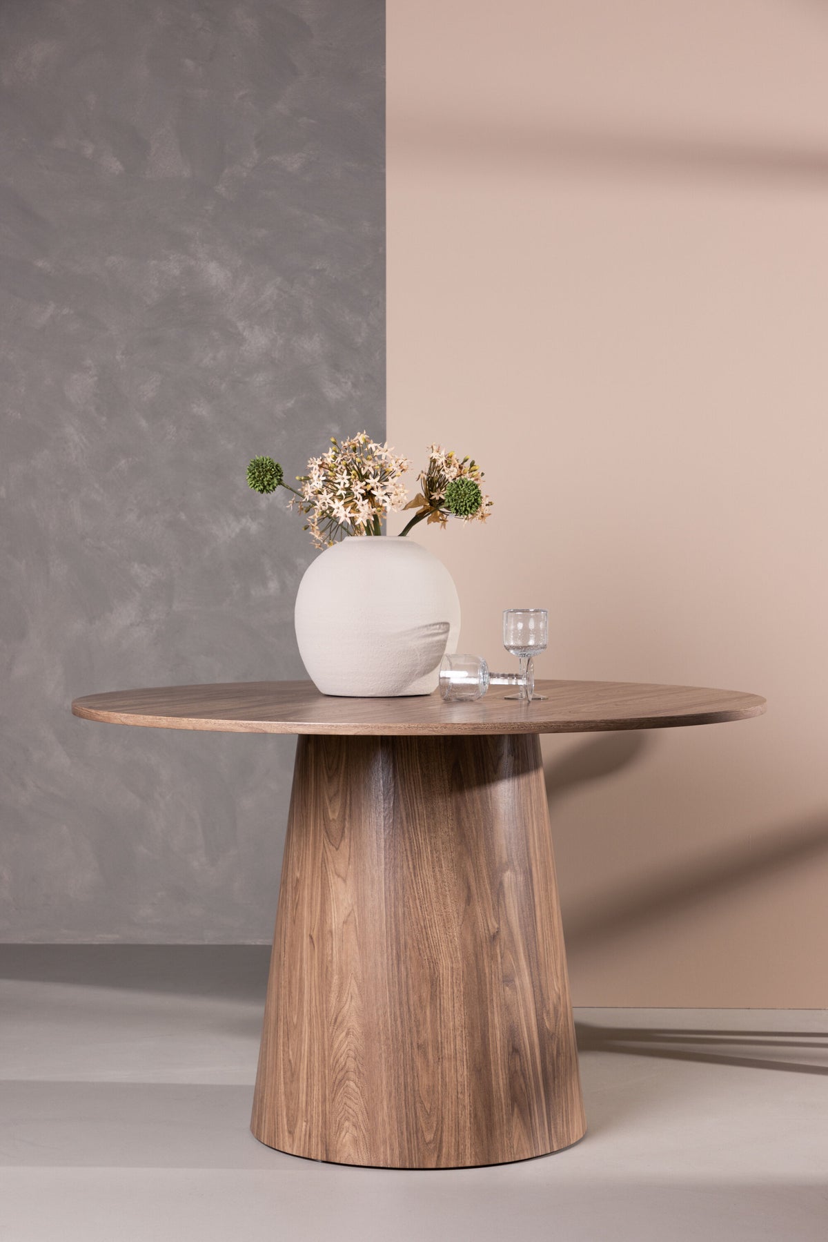 Lanzo Esstisch in Natur präsentiert im Onlineshop von KAQTU Design AG. Esstisch ist von Venture Home