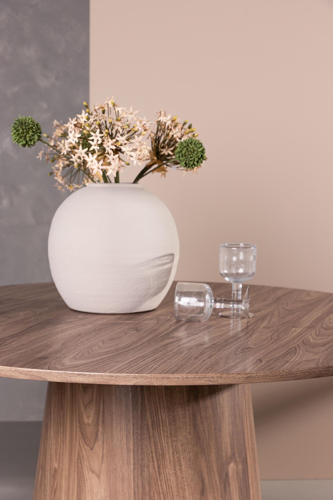 Erleben Sie den eleganten Lanzo Esstisch von Venture Home: Hochwertige MDF-Oberfläche, harmonisches Design und Platz für gesellige Runden.