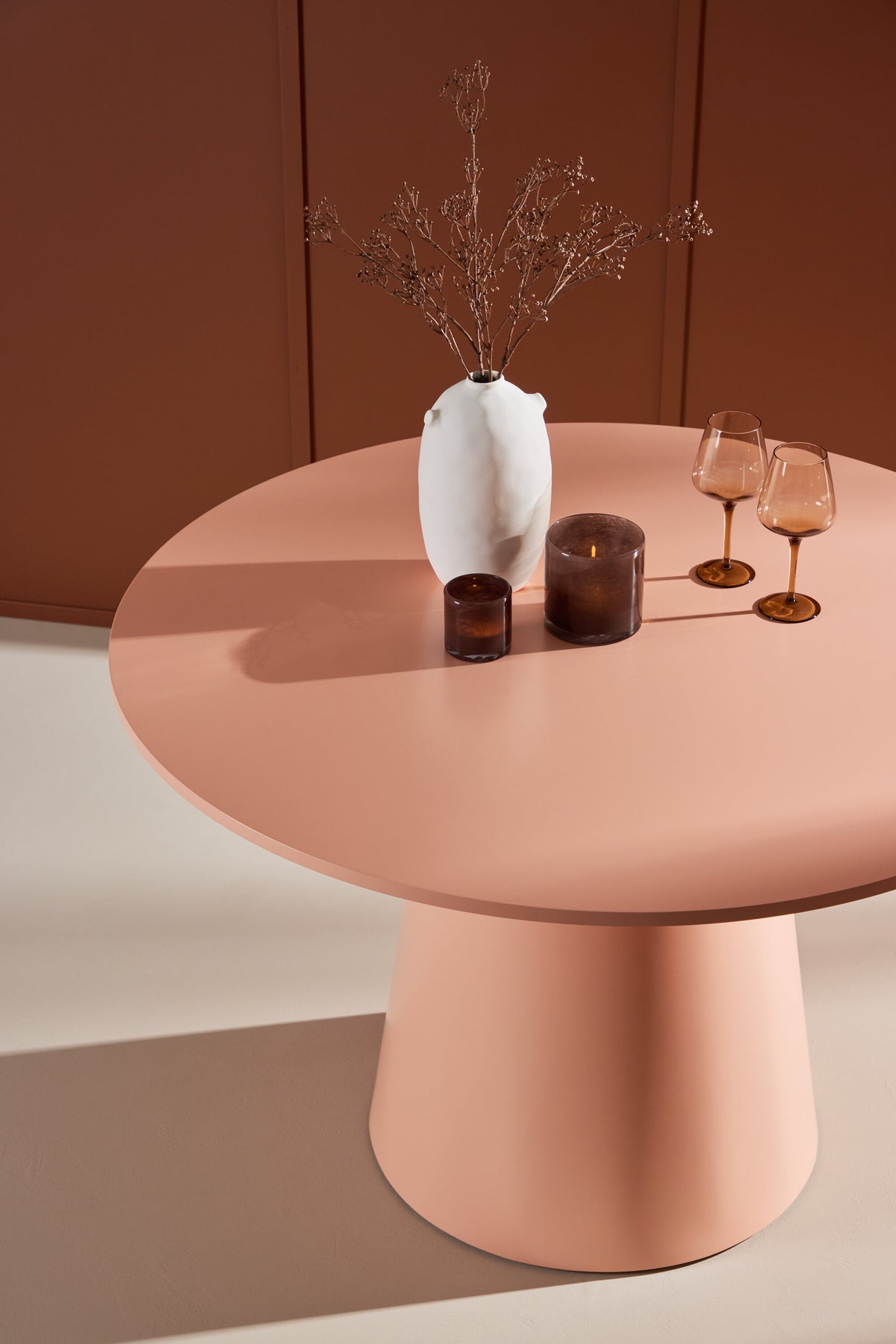 Lanzo Esstisch in Pink präsentiert im Onlineshop von KAQTU Design AG. Esstisch ist von Venture Home
