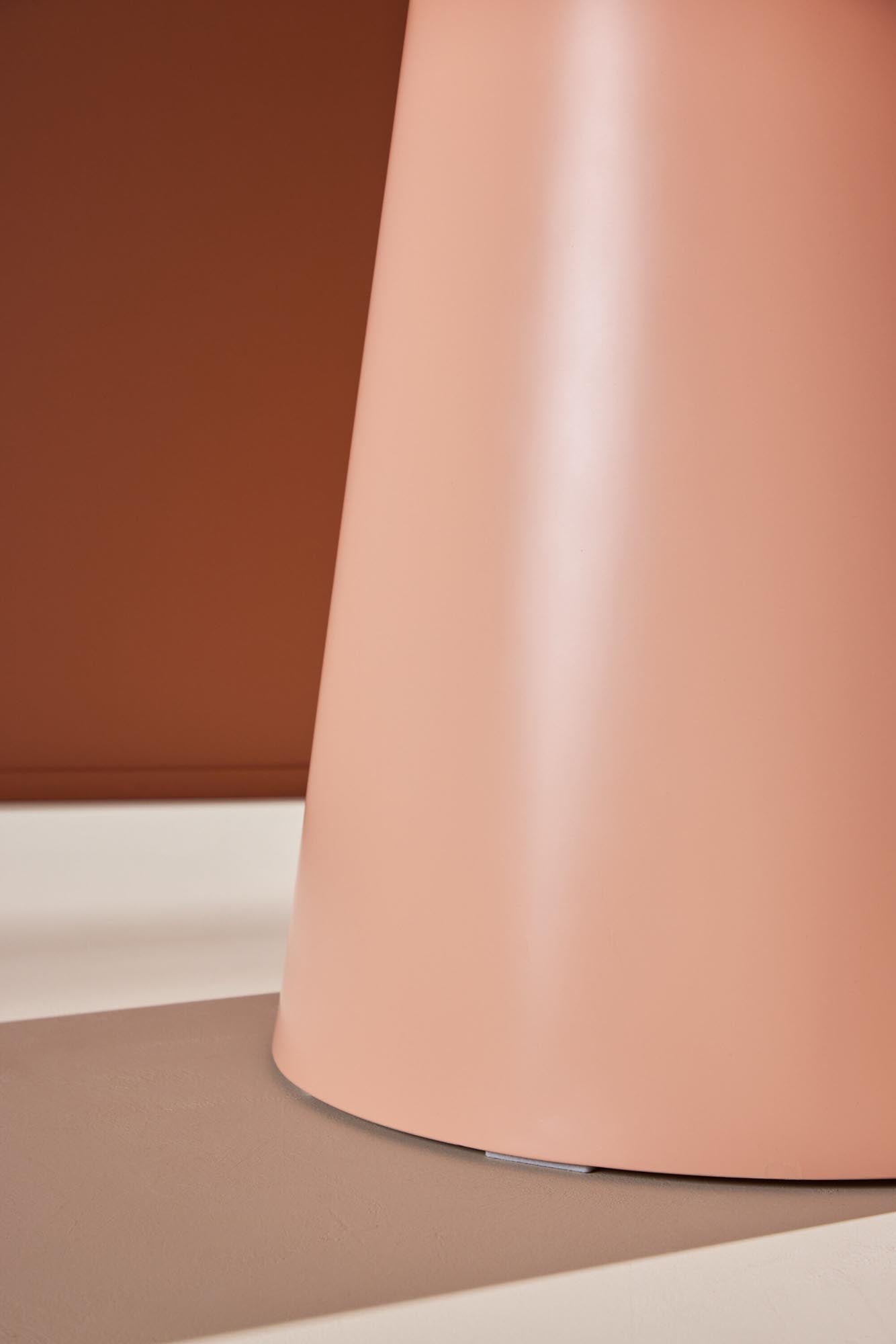 Lanzo Esstisch von Venture Home: Modernes Design, erstklassige Qualität, perfekt für stilvolle und praktische Wohnräume.