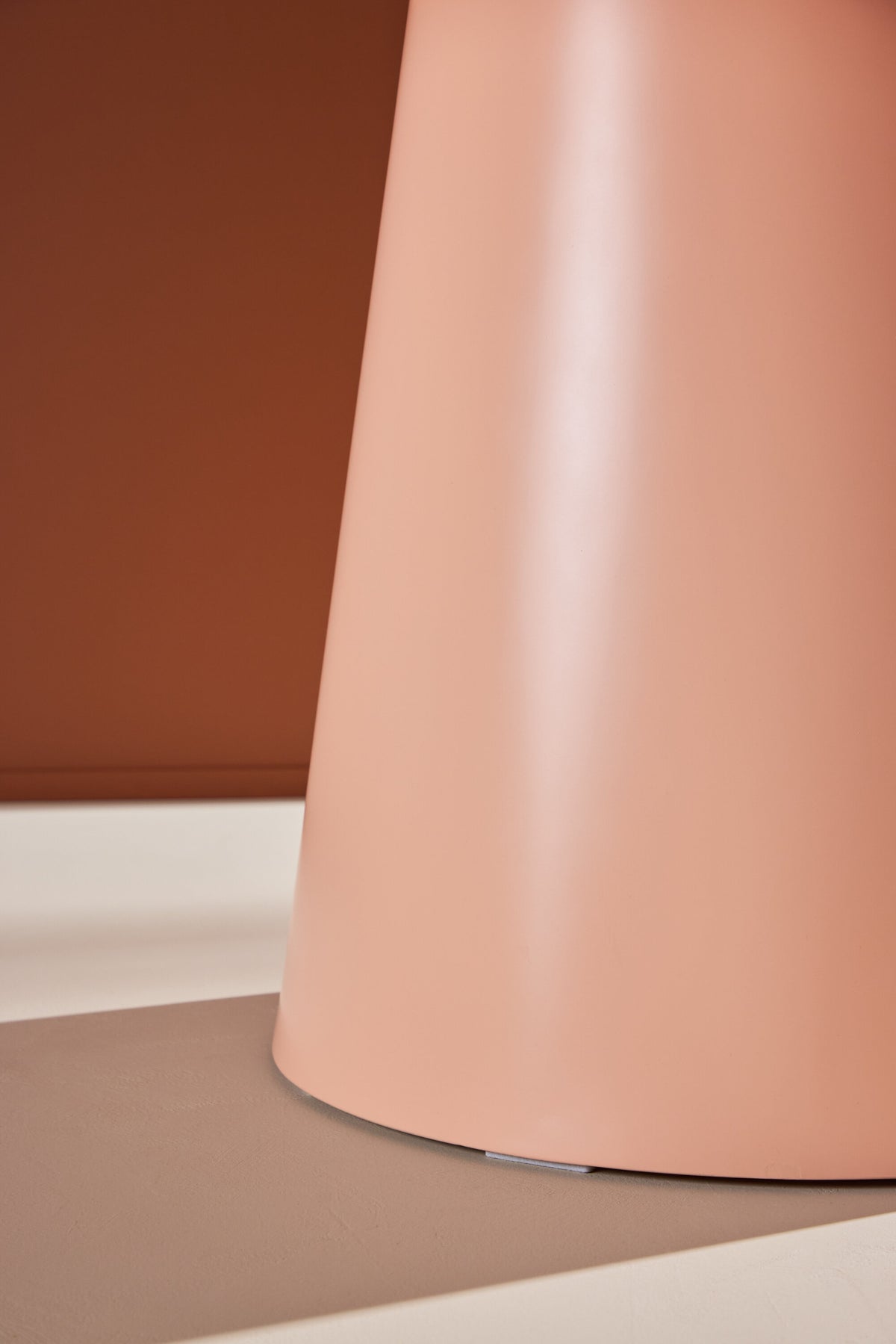 Lanzo Esstisch in Pink präsentiert im Onlineshop von KAQTU Design AG. Esstisch ist von Venture Home