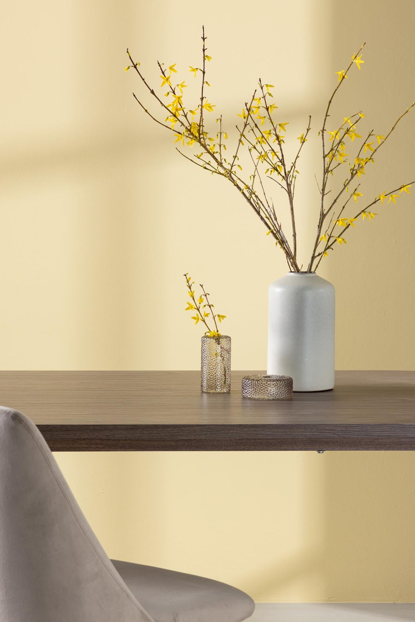 Erleben Sie den Andy Esstisch von Venture Home: Einladendes Design, langlebige Materialien und ideal für gesellige Momente mit Ihren Liebsten.