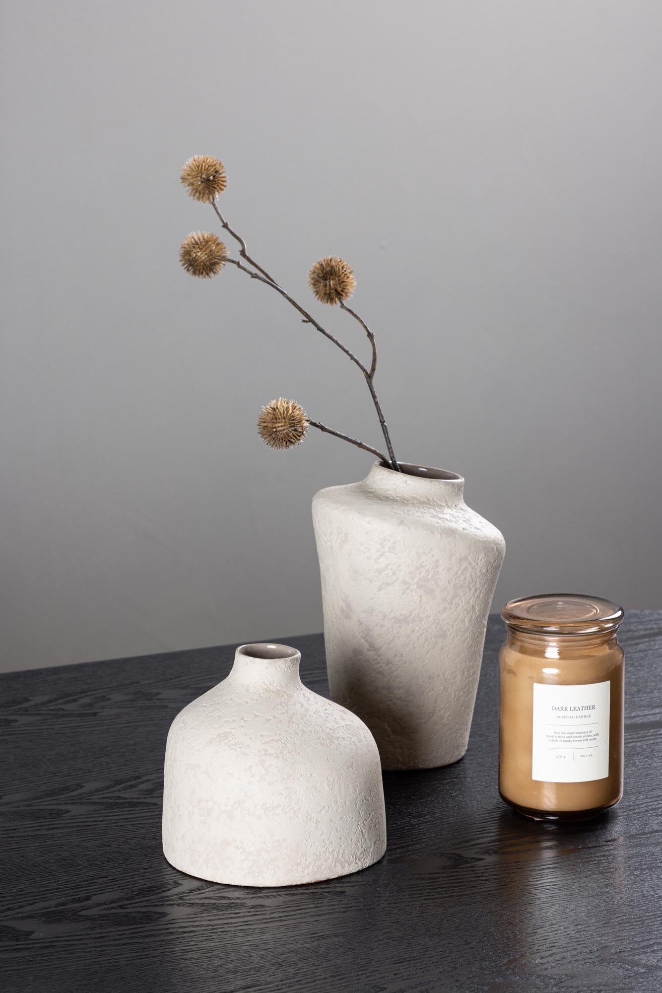 Eleganter Esstisch ISOLDE von Venture Home: Ovales Design, hochwertige Materialien und perfekte Ergänzung für jeden Einrichtungsstil.