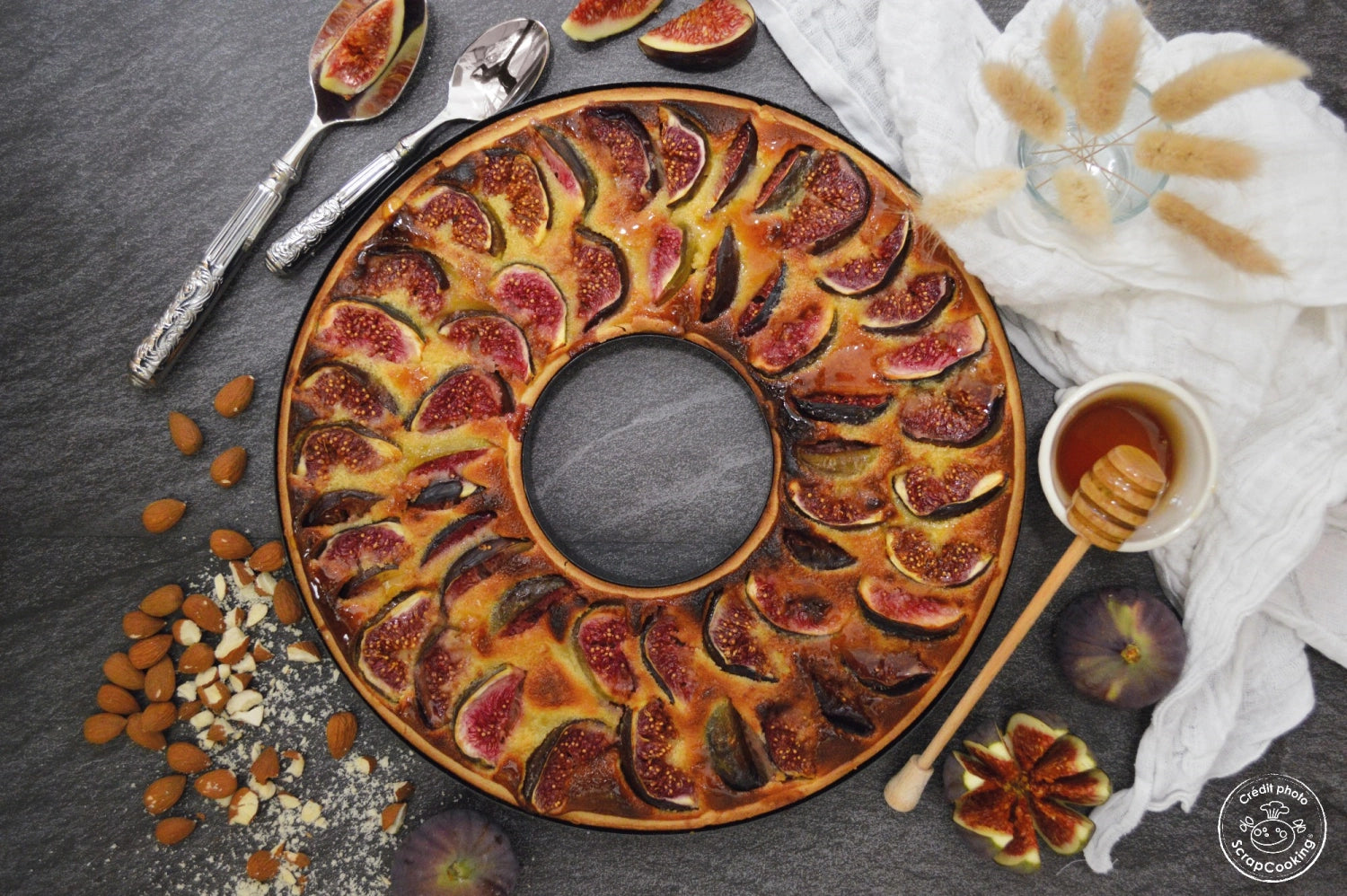 Pate-cuisson tarte, en forme dans un anneau,