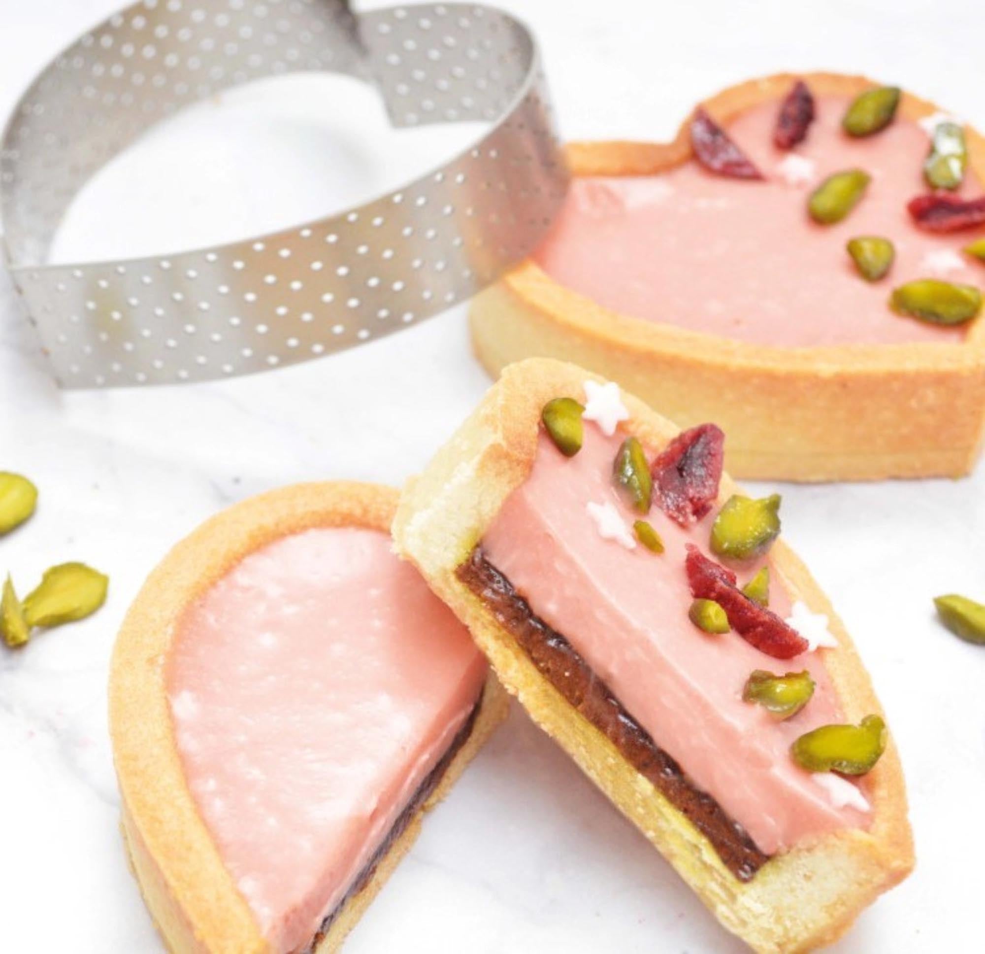 4er Set Herz-Tortenringe 7.5x8cm: Ideal für kreative Backprojekte.