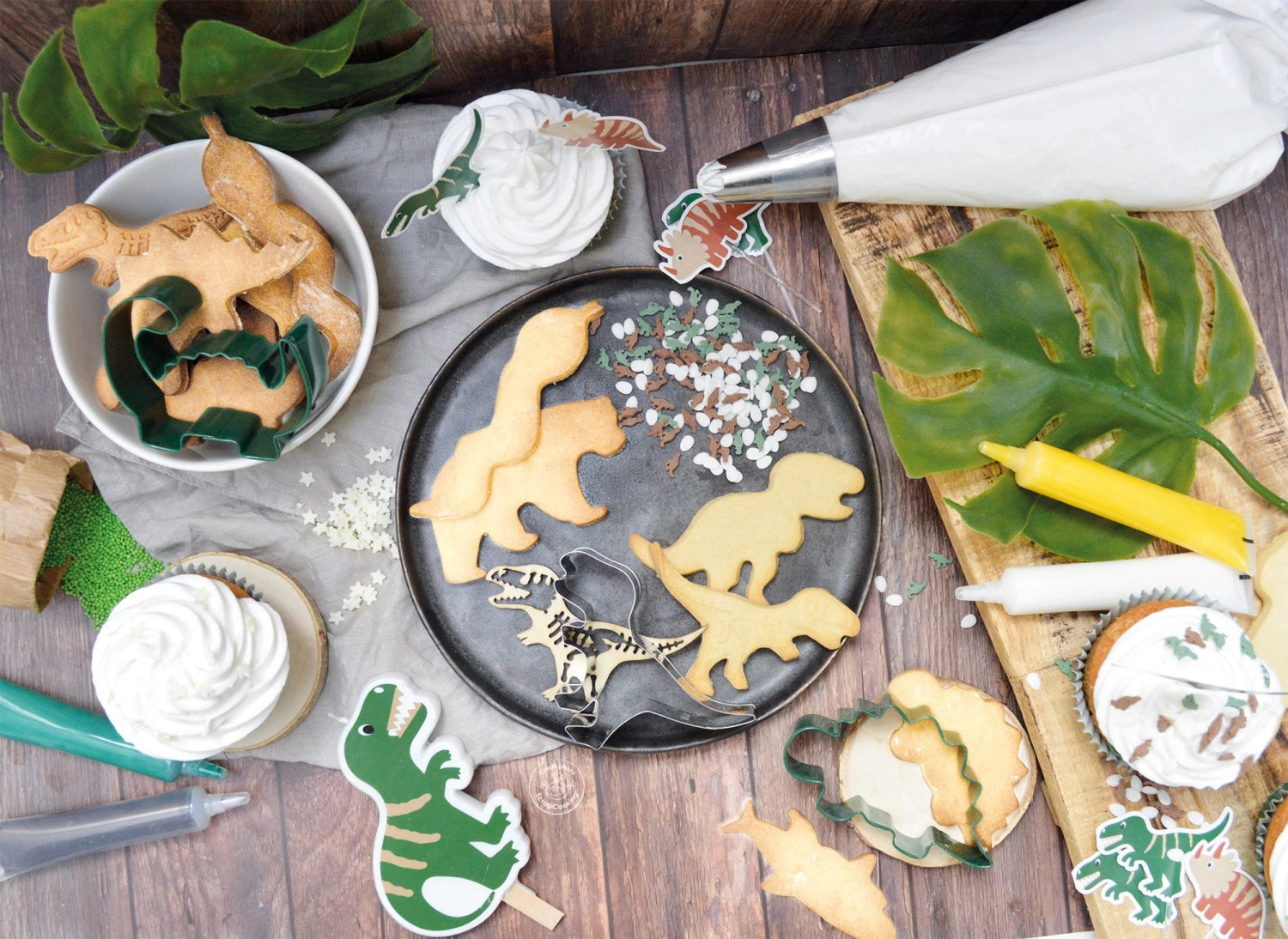 4-tlg. Set Ausstecher Dino in Grün präsentiert im Onlineshop von KAQTU Design AG. Ausstecher ist von Scrap Cooking