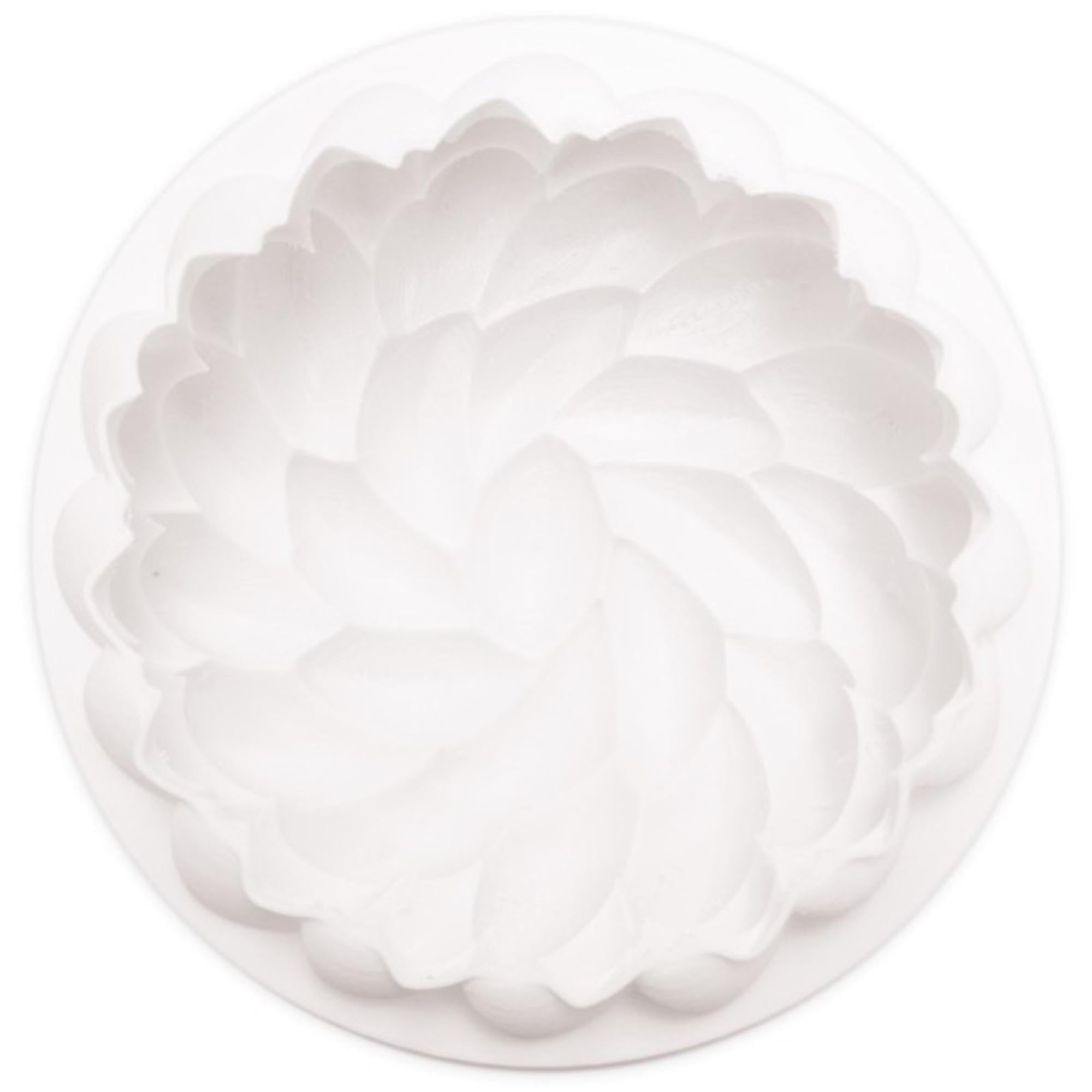 Perfekte 3D Blütenform für beeindruckende Tortendekorationen.