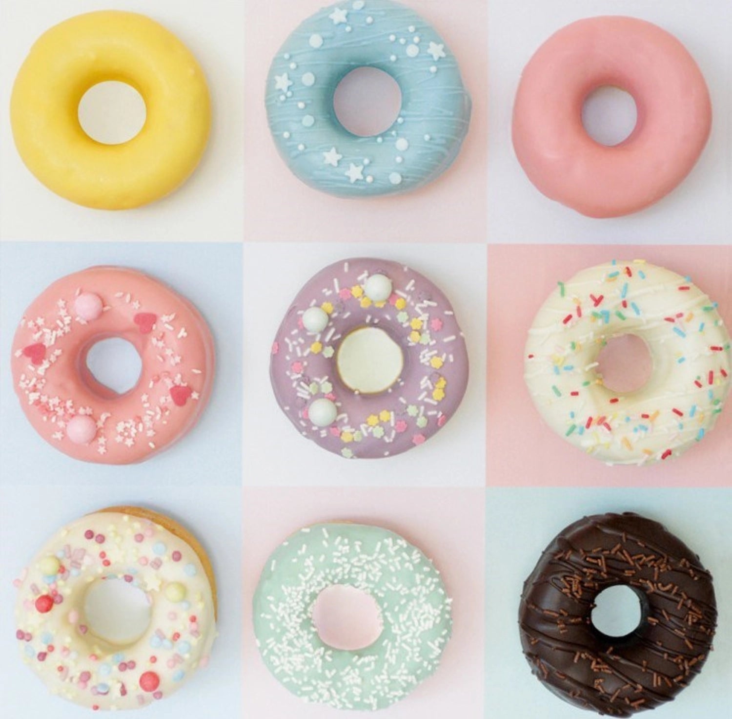 Praktisches 6er Set Silikonformen für Donuts, perfekt für leckere Backprojekte, einfach zu handhaben und spülmaschinenfest.