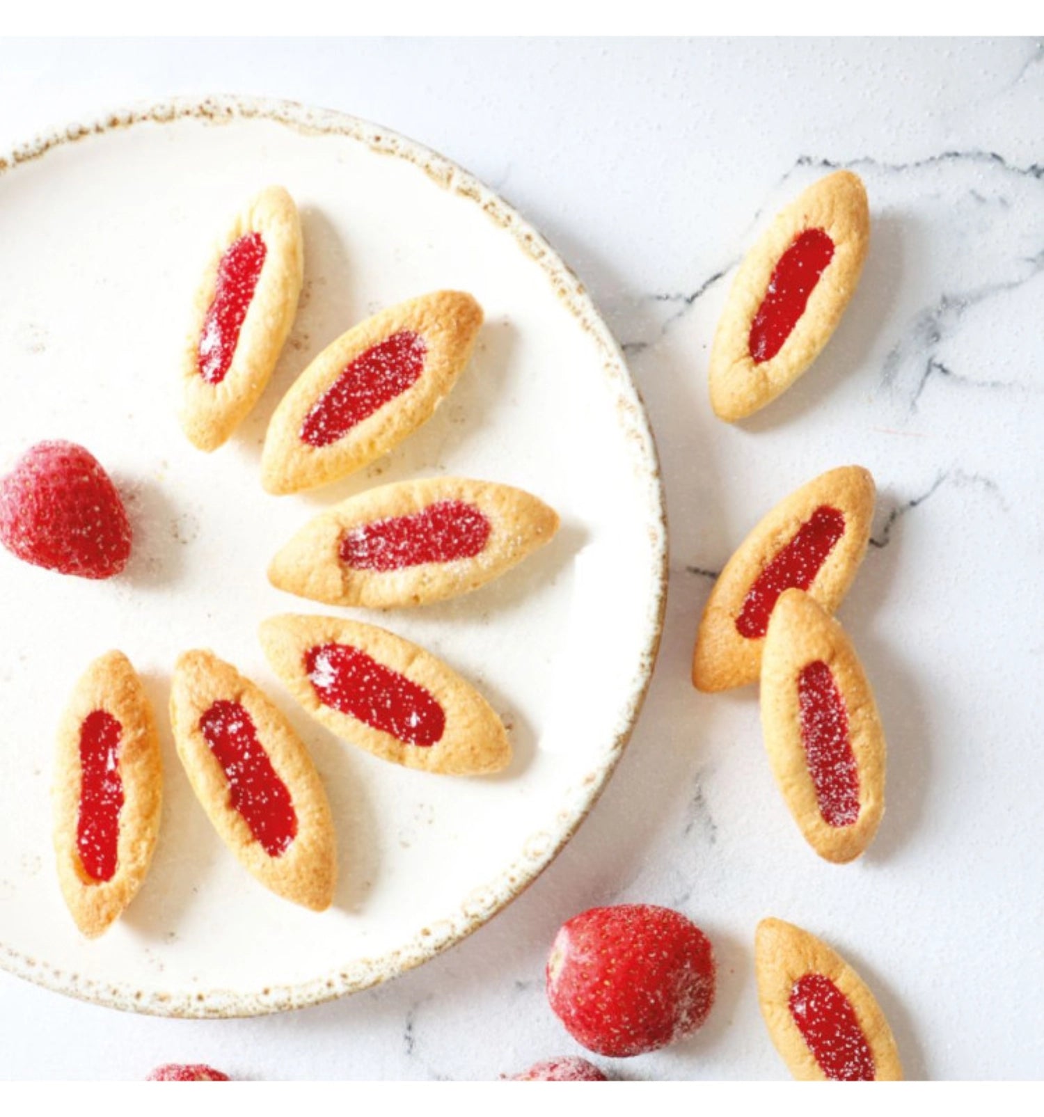 Entdecken Sie die ScrapCooking 12er Silikonbackform Barquettes: Ideal für kreative Backideen, müheloses Lösen der Backwaren und einfache Reinigung.