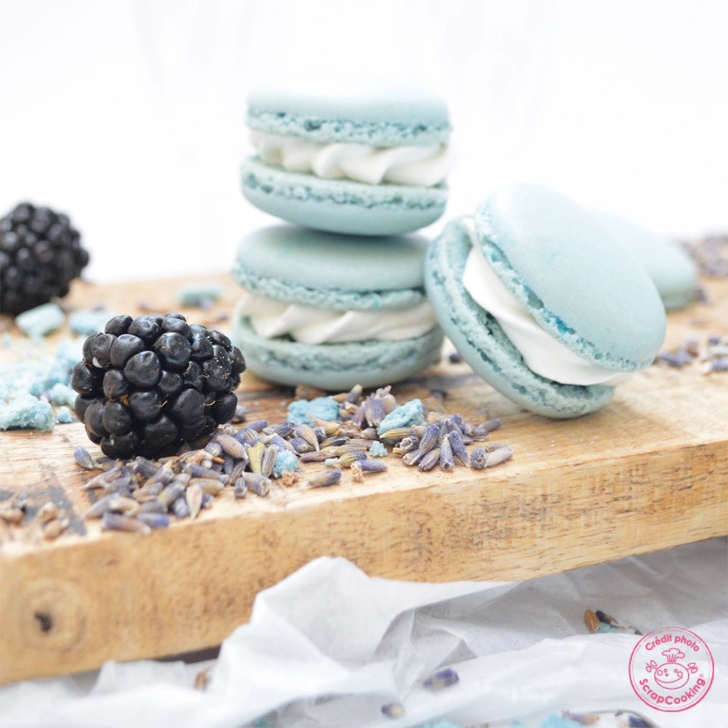 Verleihen Sie Ihren Backkreationen mit der pastell-blauen Lebensmittelfarbe von Scrap Cooking einen Hauch von Eleganz. Ideal für Teige und Glasuren!