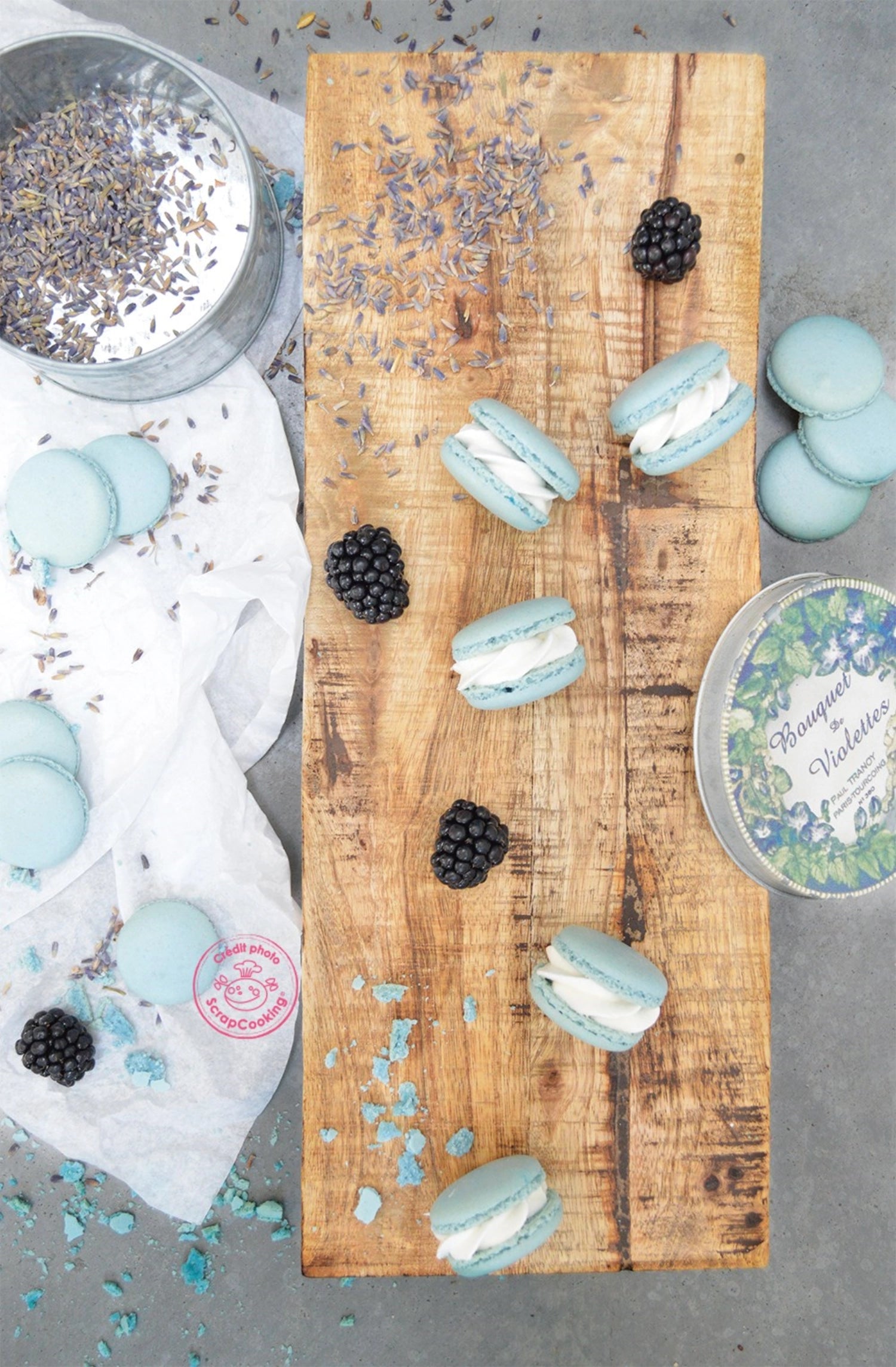 Verleihen Sie Ihren Backkreationen mit der pastell-blauen Lebensmittelfarbe von Scrap Cooking einen Hauch von Eleganz! Ideal für Teige und Glasuren.