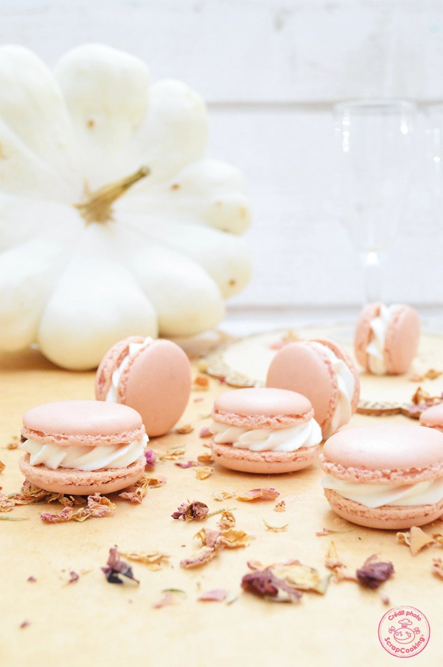 Verleihen Sie Ihren Kreationen mit der pastell-pinken Lebensmittelfarbe in Pulverform von Scrap Cooking einen Hauch von Eleganz und Freude!