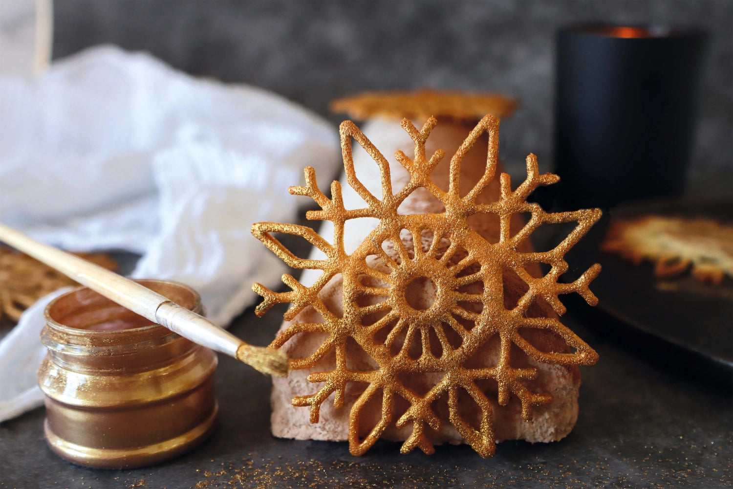 Lebensmittelpuder Glitzer Gold 5g von Scrap Cooking, ideal zum Dekorieren von Speisen und Backwaren für festliche Anlässe.