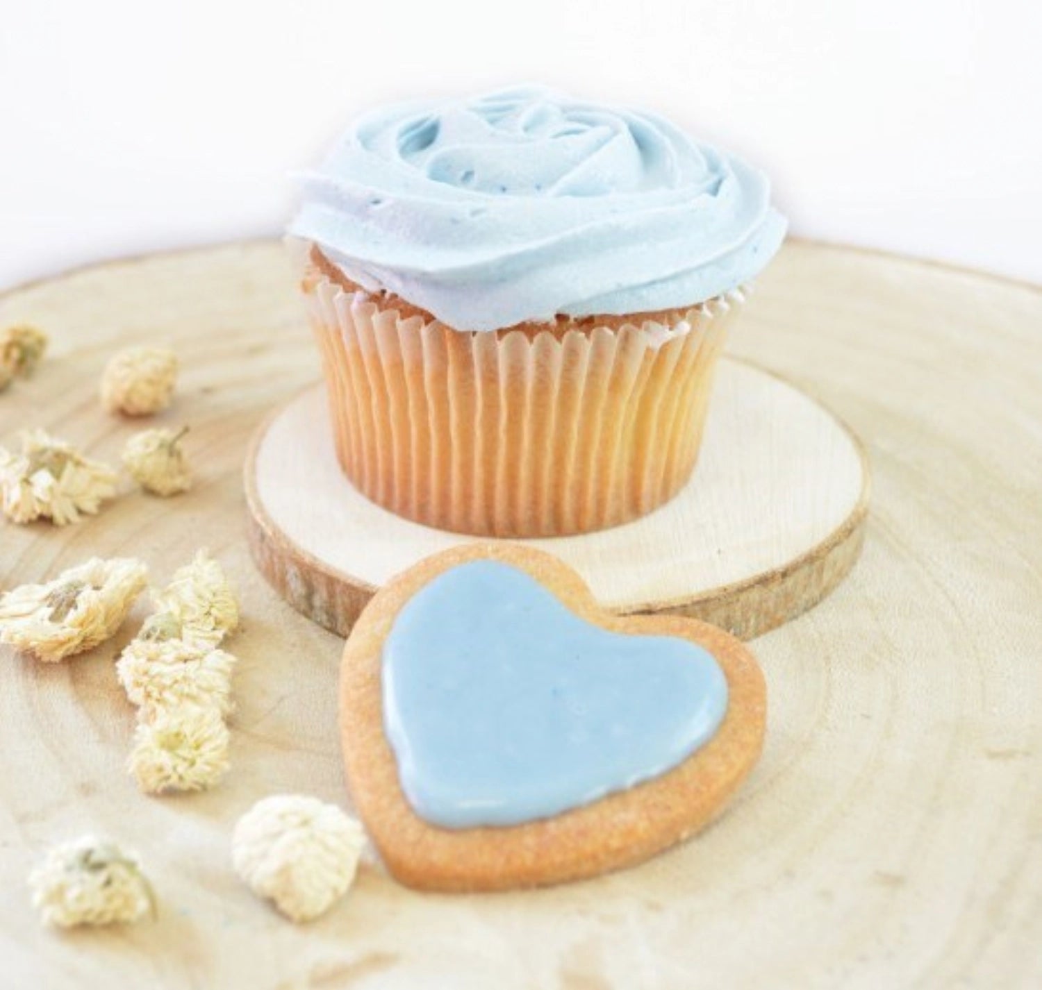 Verleihen Sie Ihren Speisen mit dem natürlichen Farbstoff Denim-blau von Scrap Cooking eine lebendige, tiefblaue Farbe. 10g, vegan und ohne künstliche Zusätze.