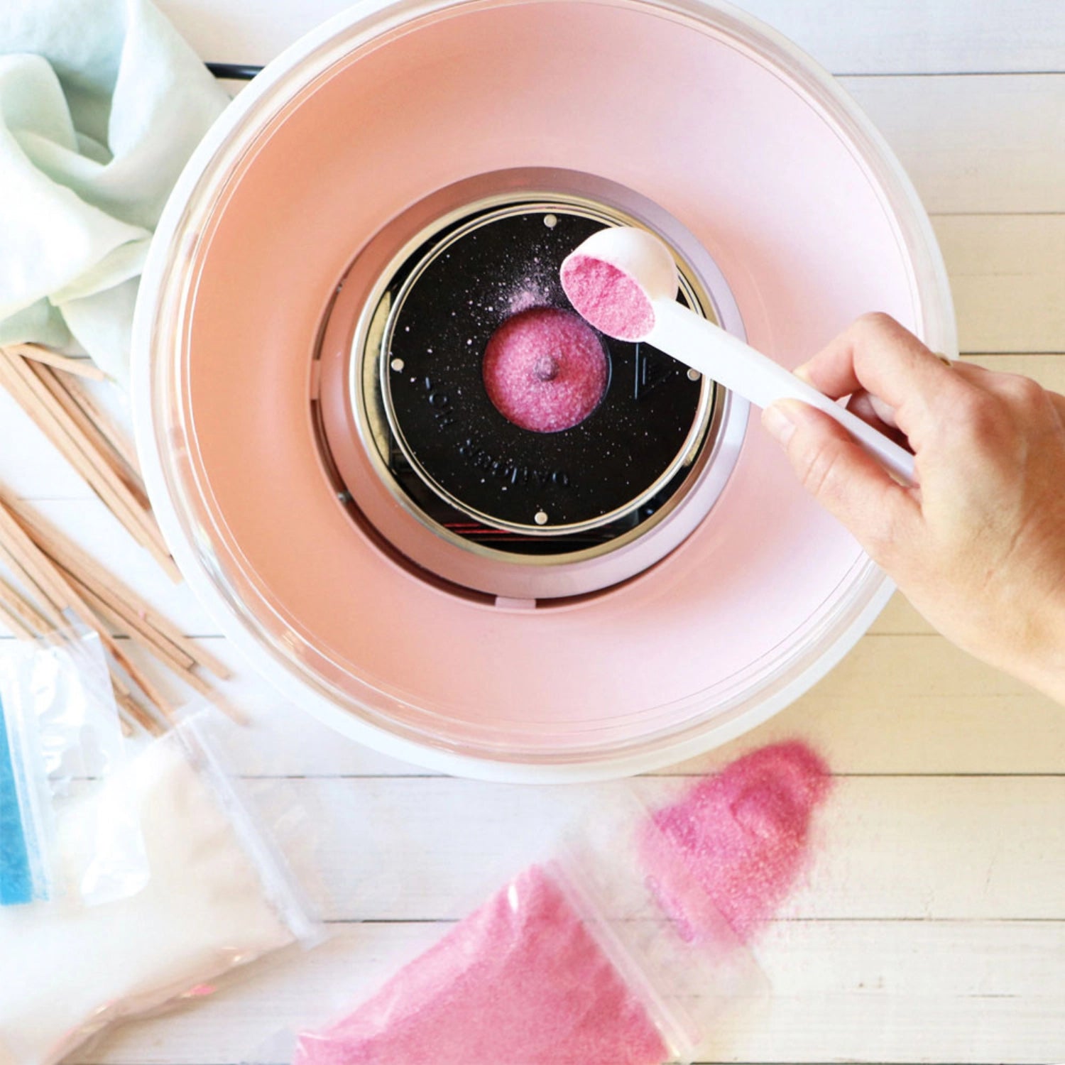 Erleben Sie mit der rosa Zuckerwatte-Mischung von Scrap Cooking süße Momente voller Nostalgie. Perfekt für Partys und kreative Leckereien!