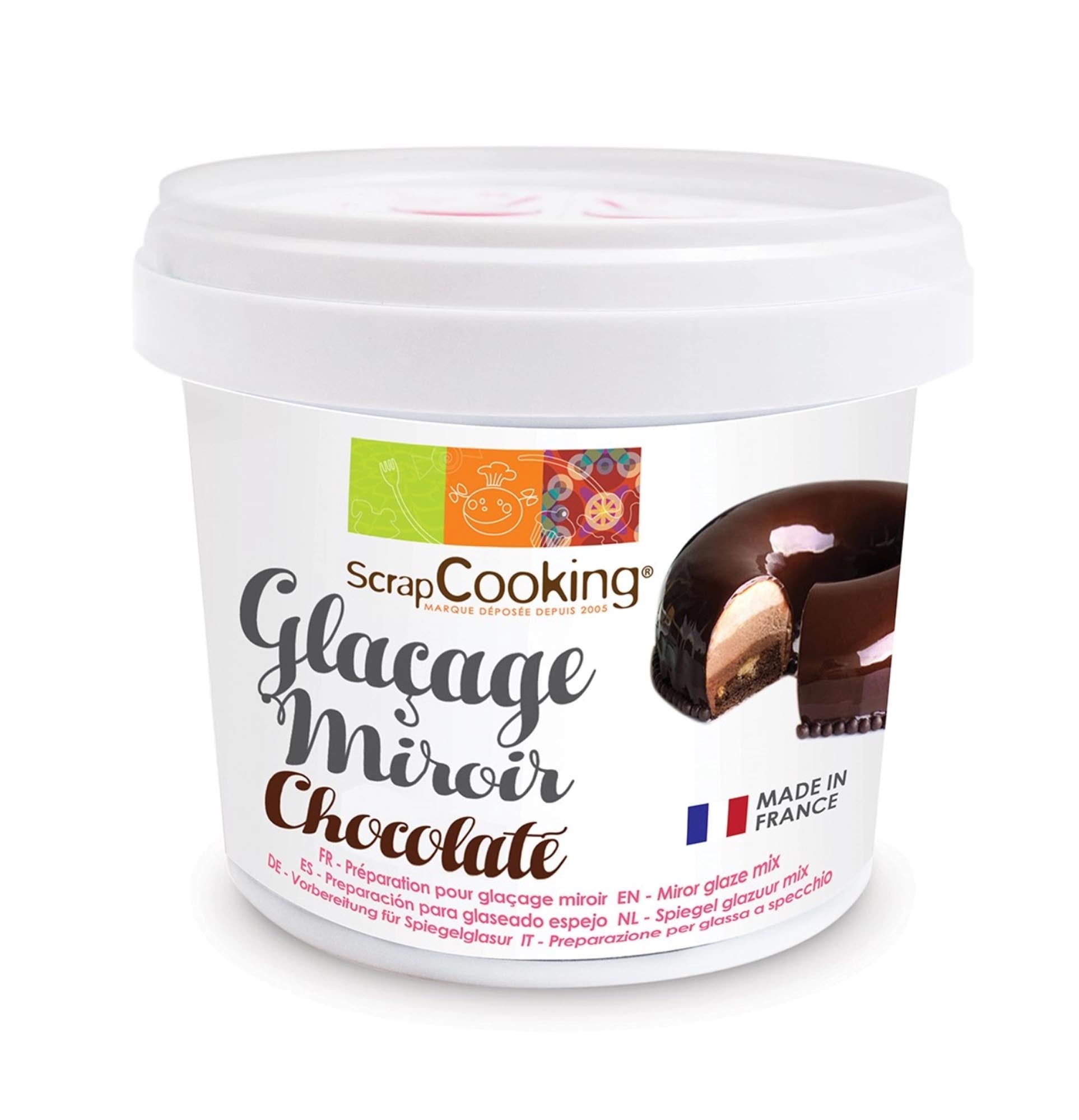 Entdecken Sie die Fertigmischung Spiegelglasur Schoko 220g von Scrap Cooking für glänzende, schokoladige Torten und Desserts. Einfach anzuwenden!