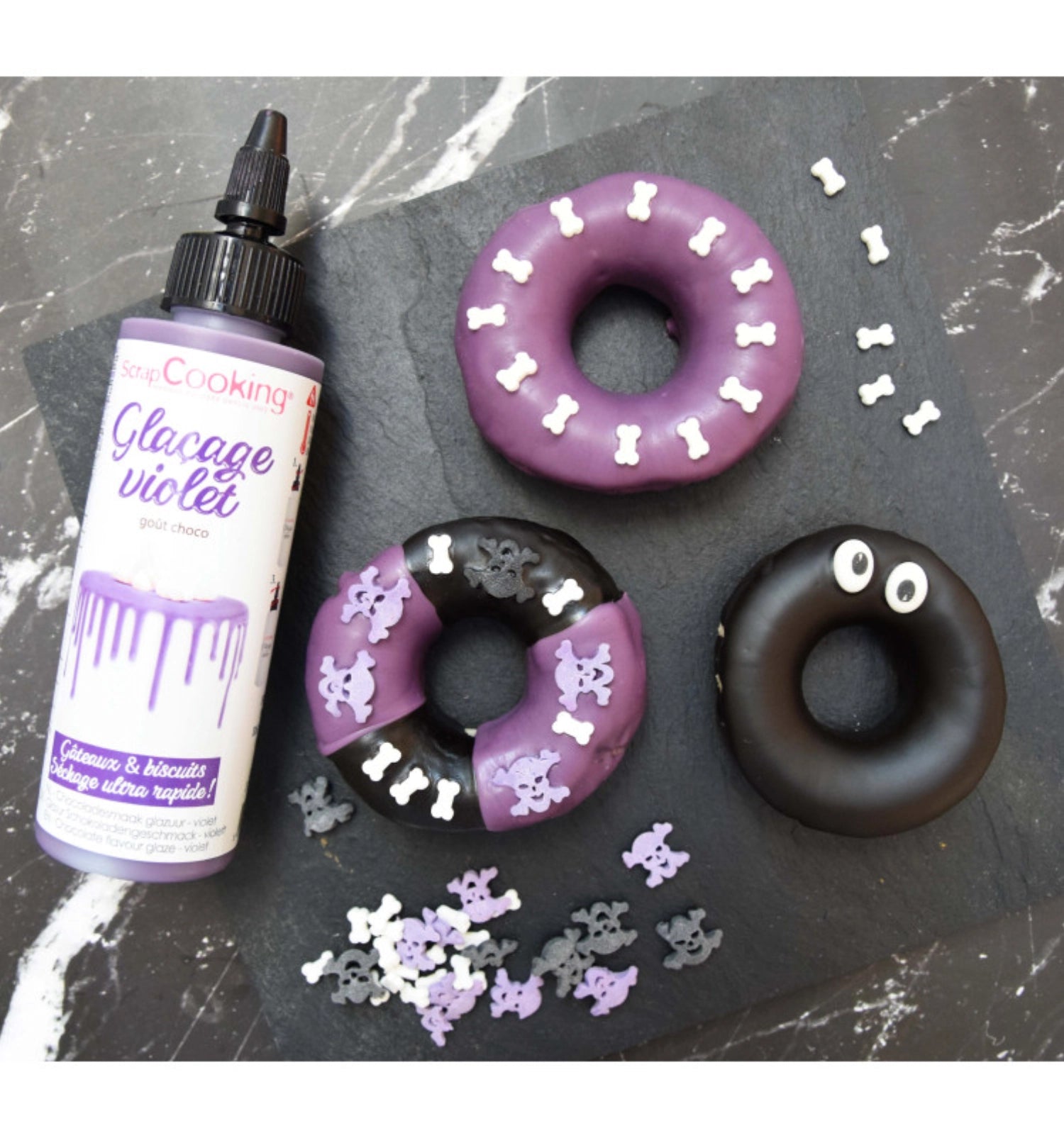 Verleihen Sie Ihren Kuchen mit der Scrap Cooking Schokoladengeschmacksglasur Drip Cake in Schwarz (130g) einen eleganten Look und intensiven Schokoladengeschmack.