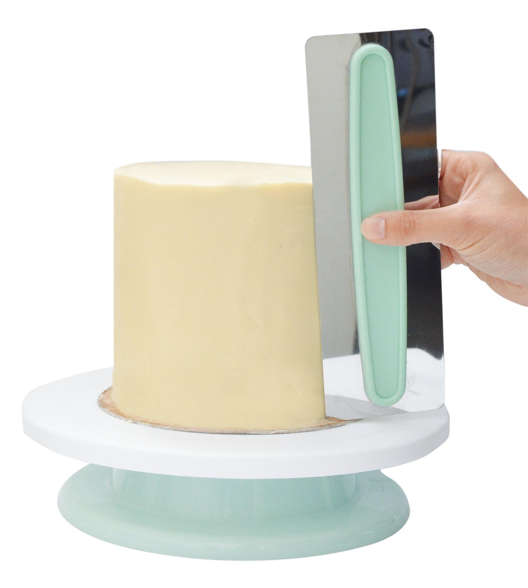 Perfektes Finish für Torten: Der Scrap Cooking Ganache Glätter aus Edelstahl bietet Langlebigkeit, Ergonomie und einfache Reinigung.