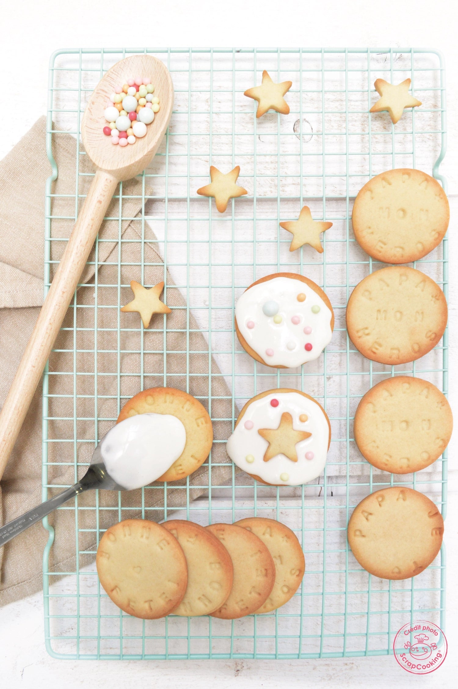 Das stilvolle Scrap Cooking Backgitter in Pastellgrün (25 x 40 cm) vereint Funktionalität und Design – perfekt für kreative Backprojekte!