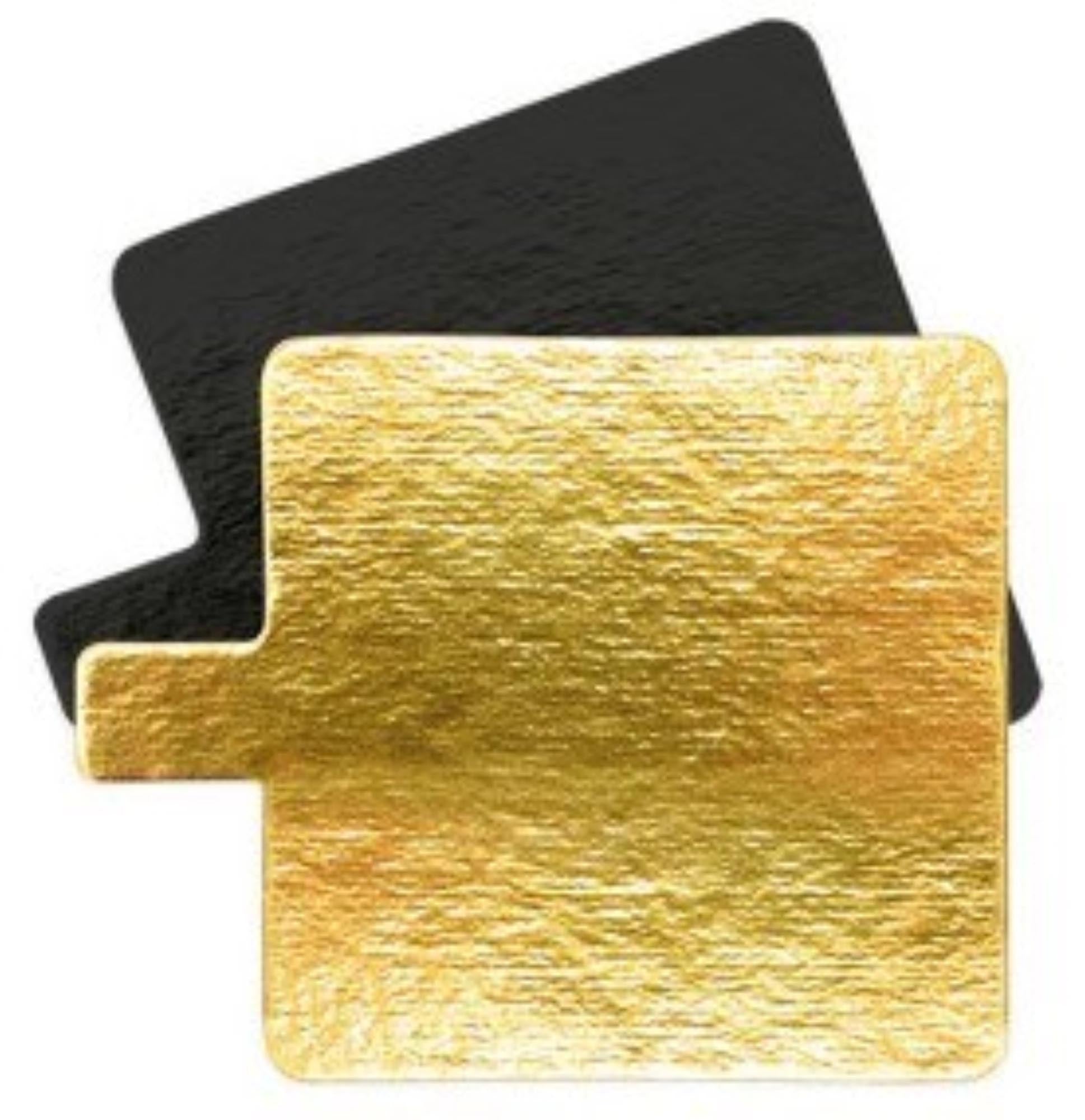 Entdecken Sie das 10er Set Tortenhalter gold/schwarz quadratisch 8cm von Scrap Cooking – ideal für stilvolle Präsentationen Ihrer Torten und Desserts.