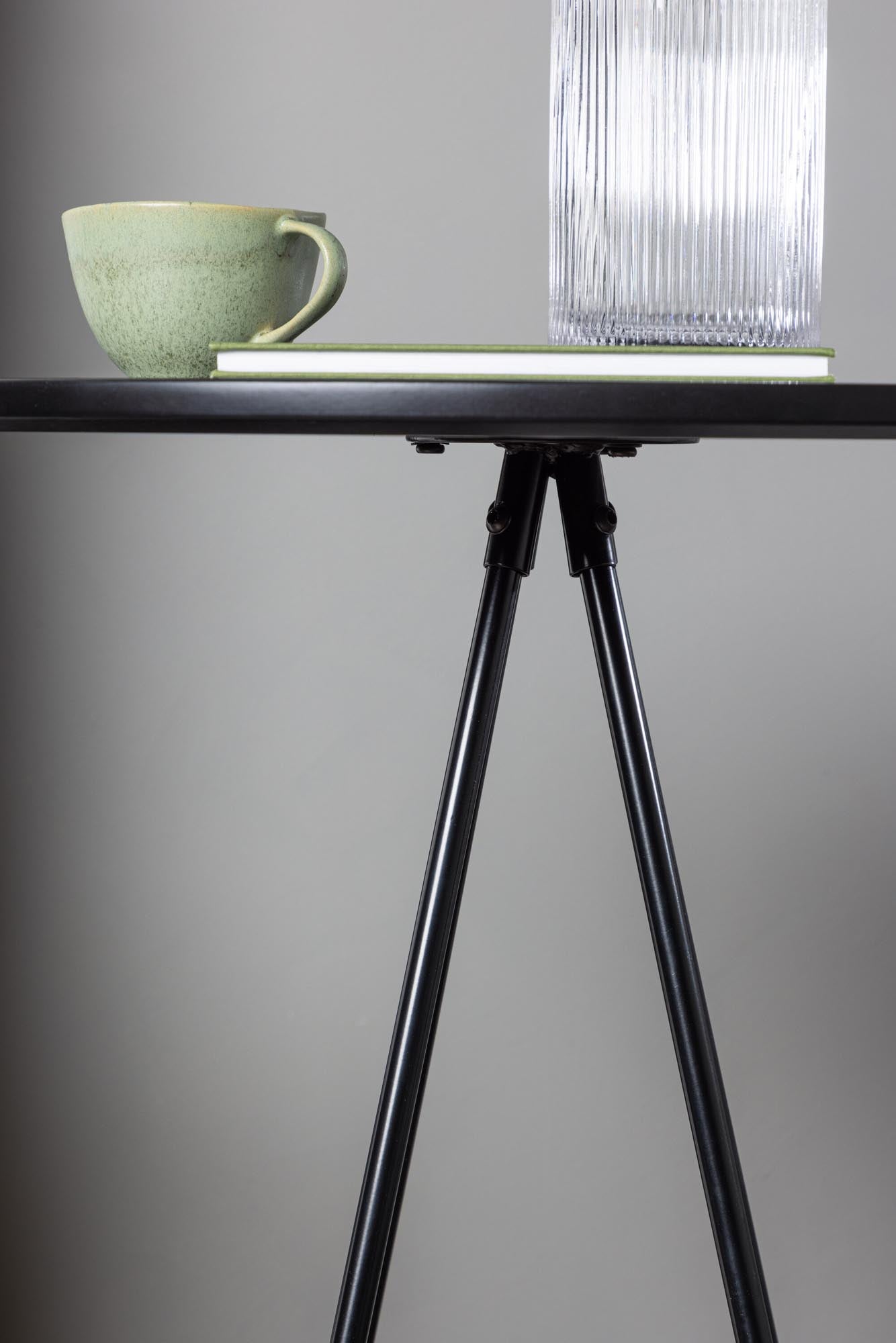 Stilvoller Bistro Bartisch von Venture Home: Minimalistisches Design, platzsparend und ideal für gesellige Abende in Ihrer lila Küche oder Esszimmer.