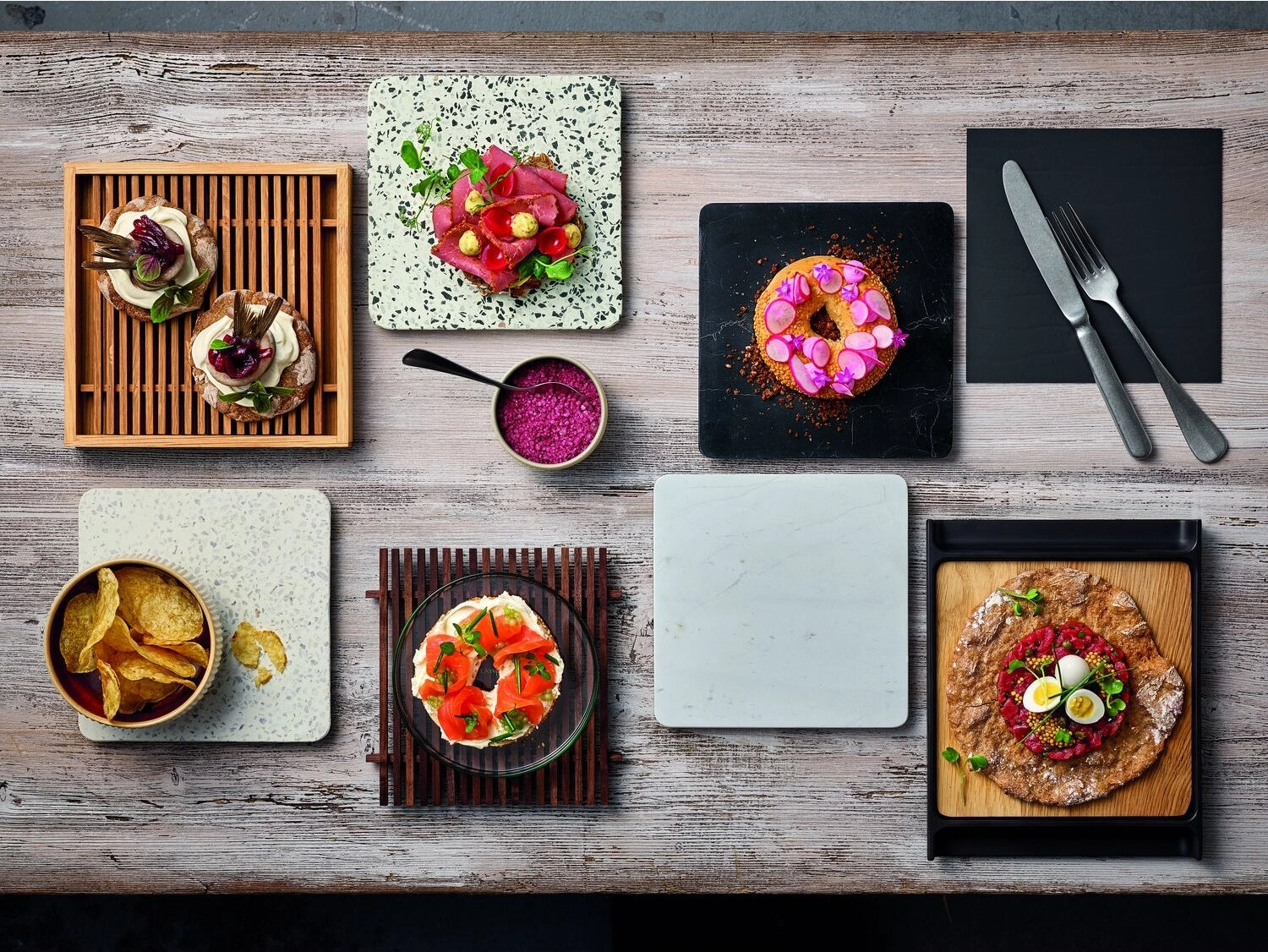 Praktisches Krümelgitter in Wenge, 18x18 cm. Ideal für Ananti Geschirr von Schönwald. Hochwertig, langlebig und stilvoll für jeden Tisch.