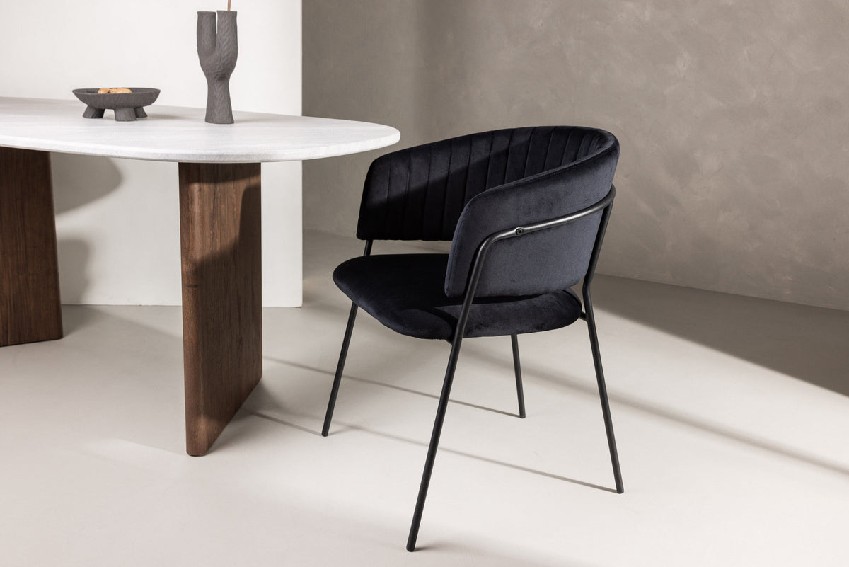 Selma Stuhl in Schwarz präsentiert im Onlineshop von KAQTU Design AG. Schalenstuhl mit Armlehne ist von Venture Home