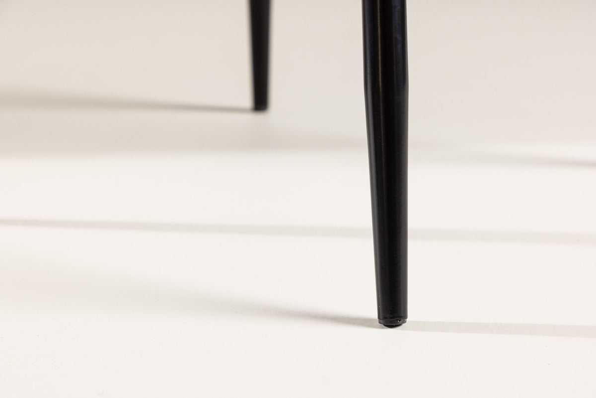 Polar Stuhl in Braun präsentiert im Onlineshop von KAQTU Design AG. Stuhl ist von Venture Home