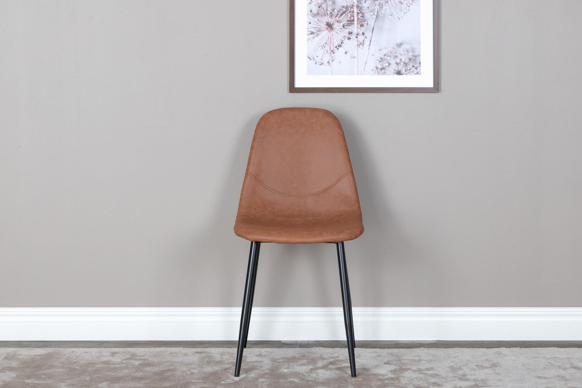 Polar Stuhl in Braun präsentiert im Onlineshop von KAQTU Design AG. Stuhl ist von Venture Home