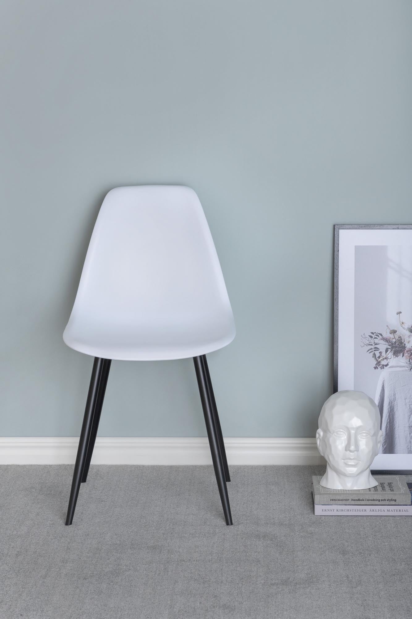 Eleganter Polar Stuhl: Langlebiger Kunststoff von Venture Home.